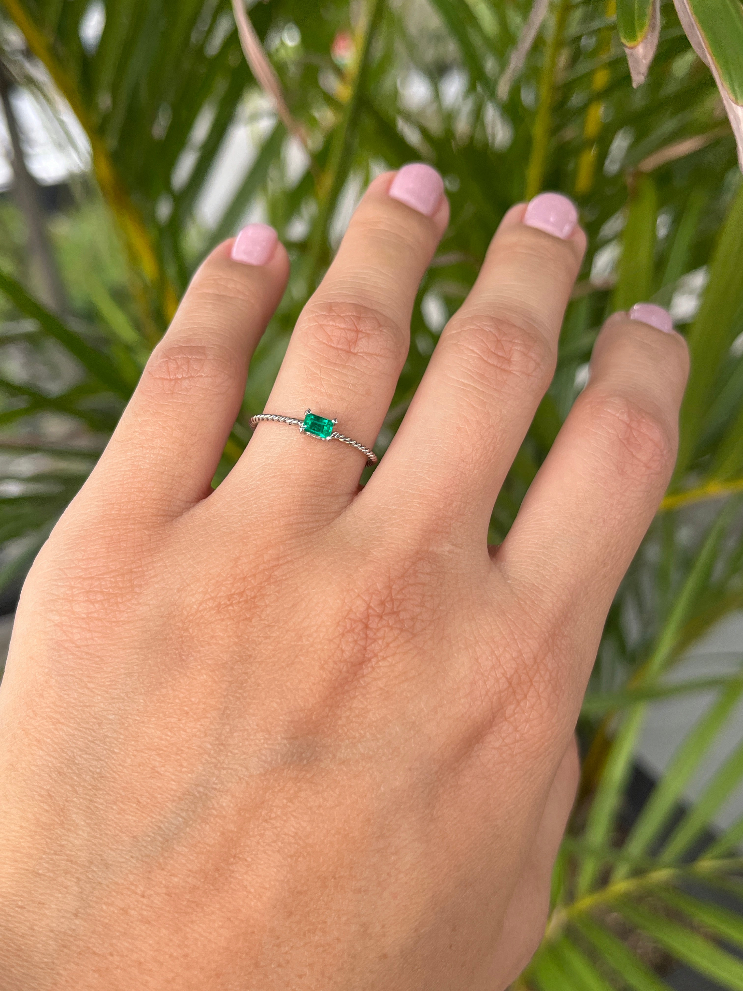 Anillo espiral love mini esmeralda Oro blanco