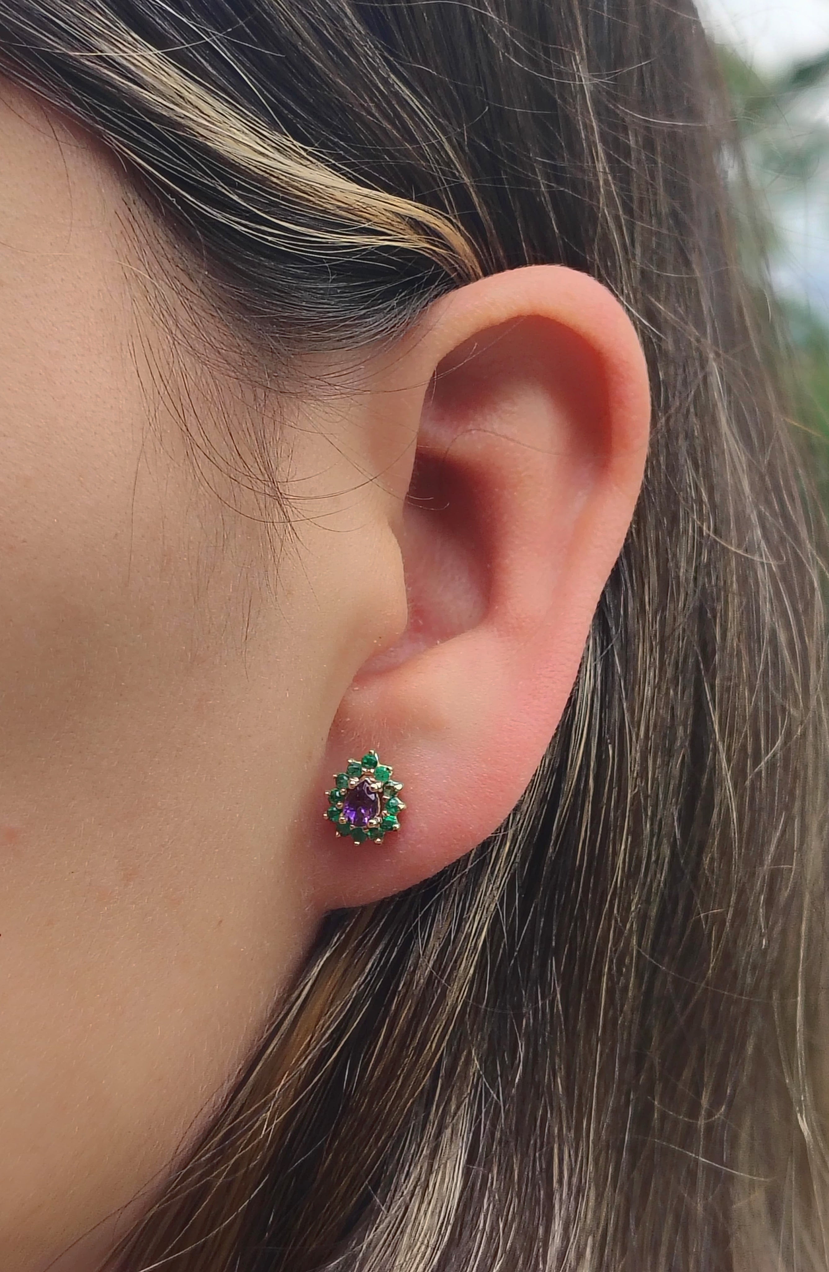 Aretes amatista y esmeraldas