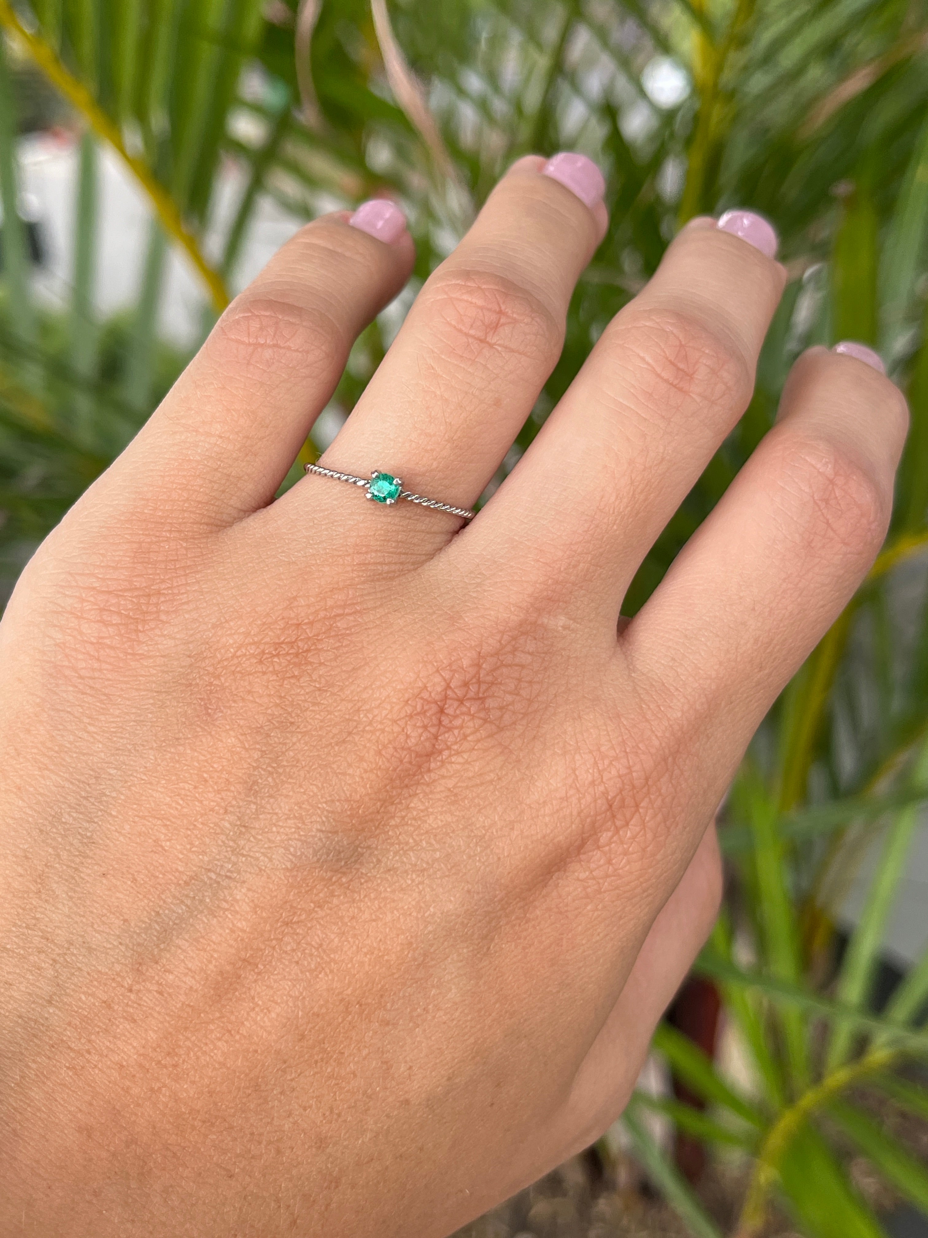 Anillo espiral love mini esmeralda Oro blanco