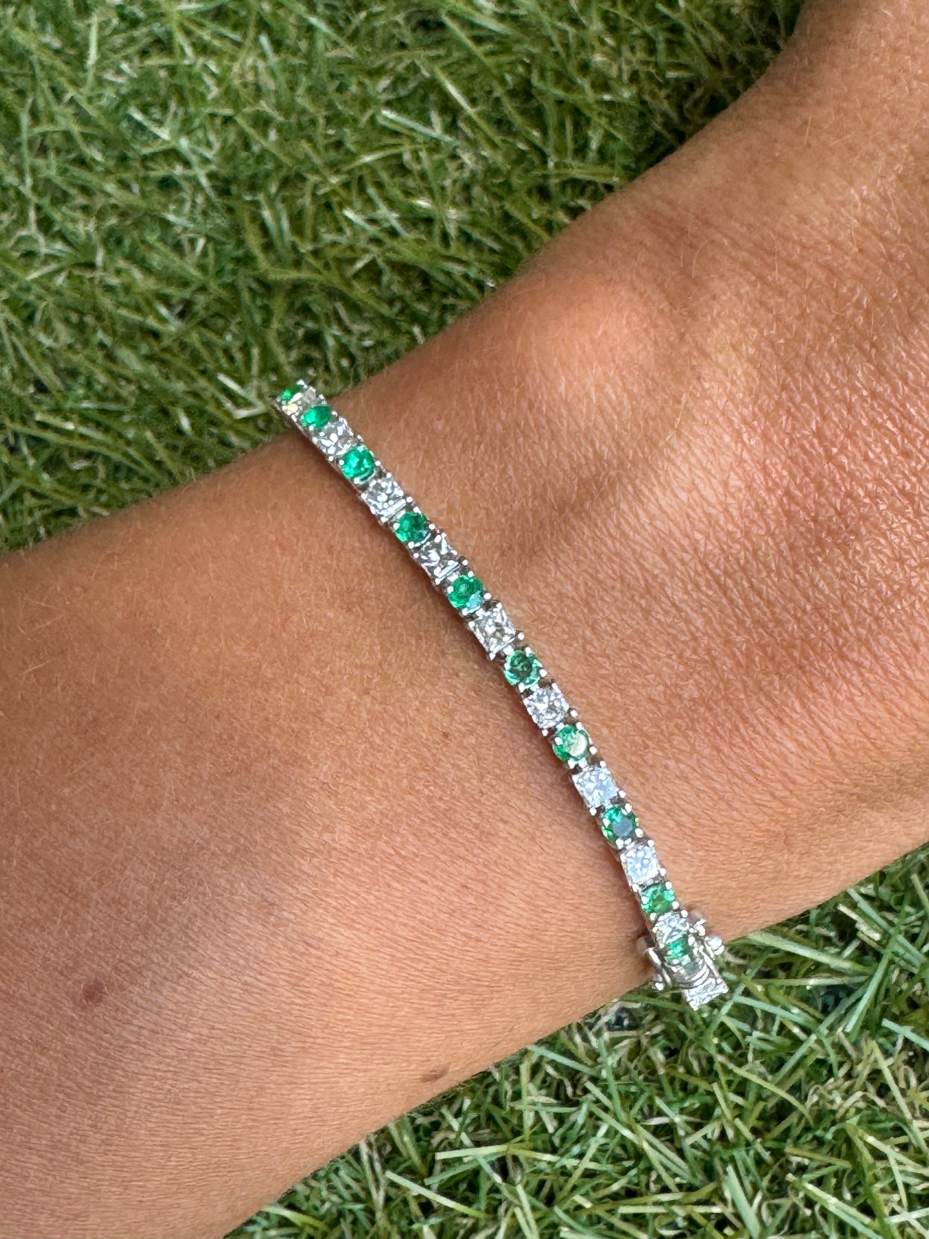 Pulsera Esmeraldas Redondas con Diamantes Princesa Oro Blanco