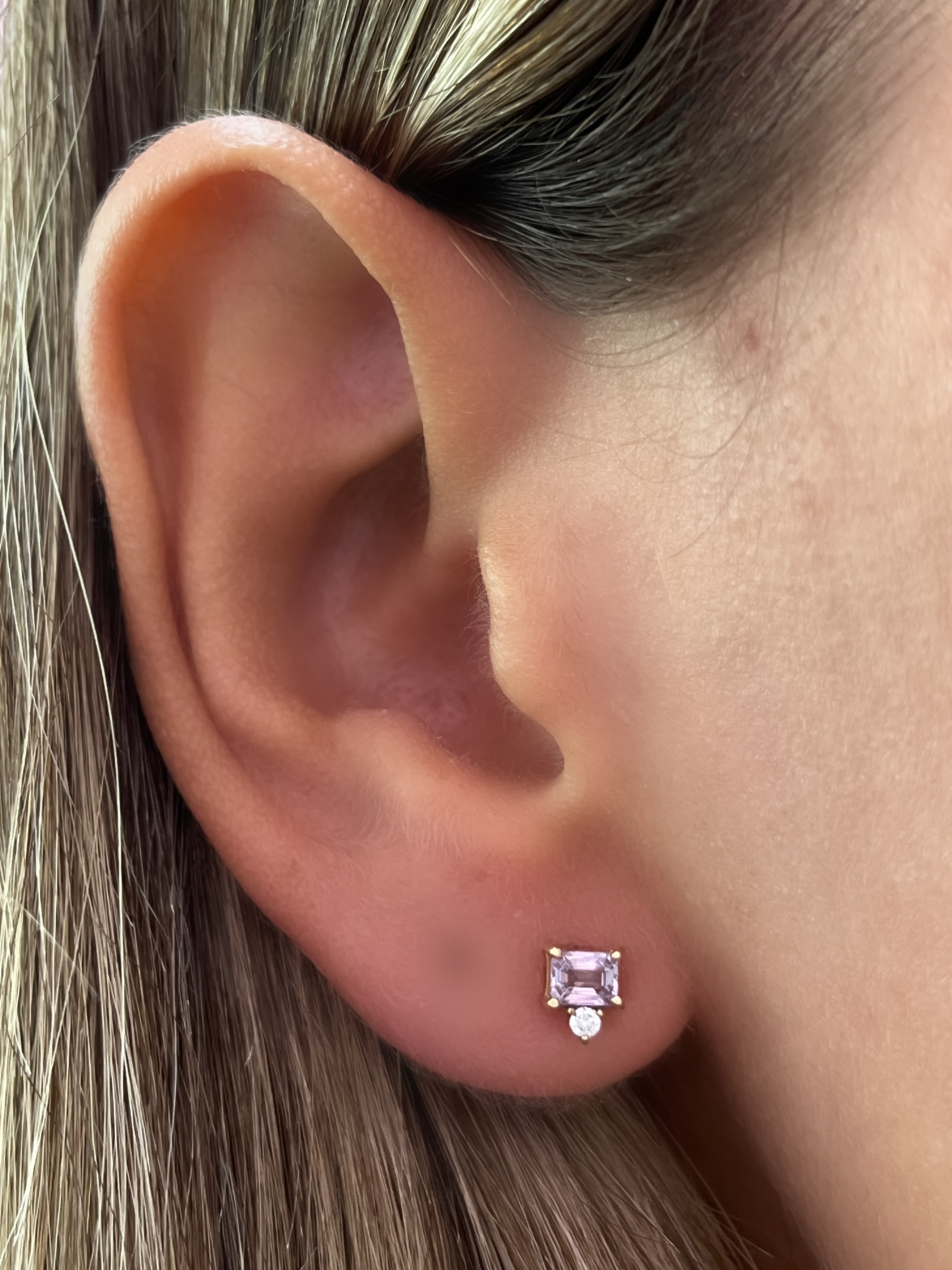 Arete mini corte baguette con diamante