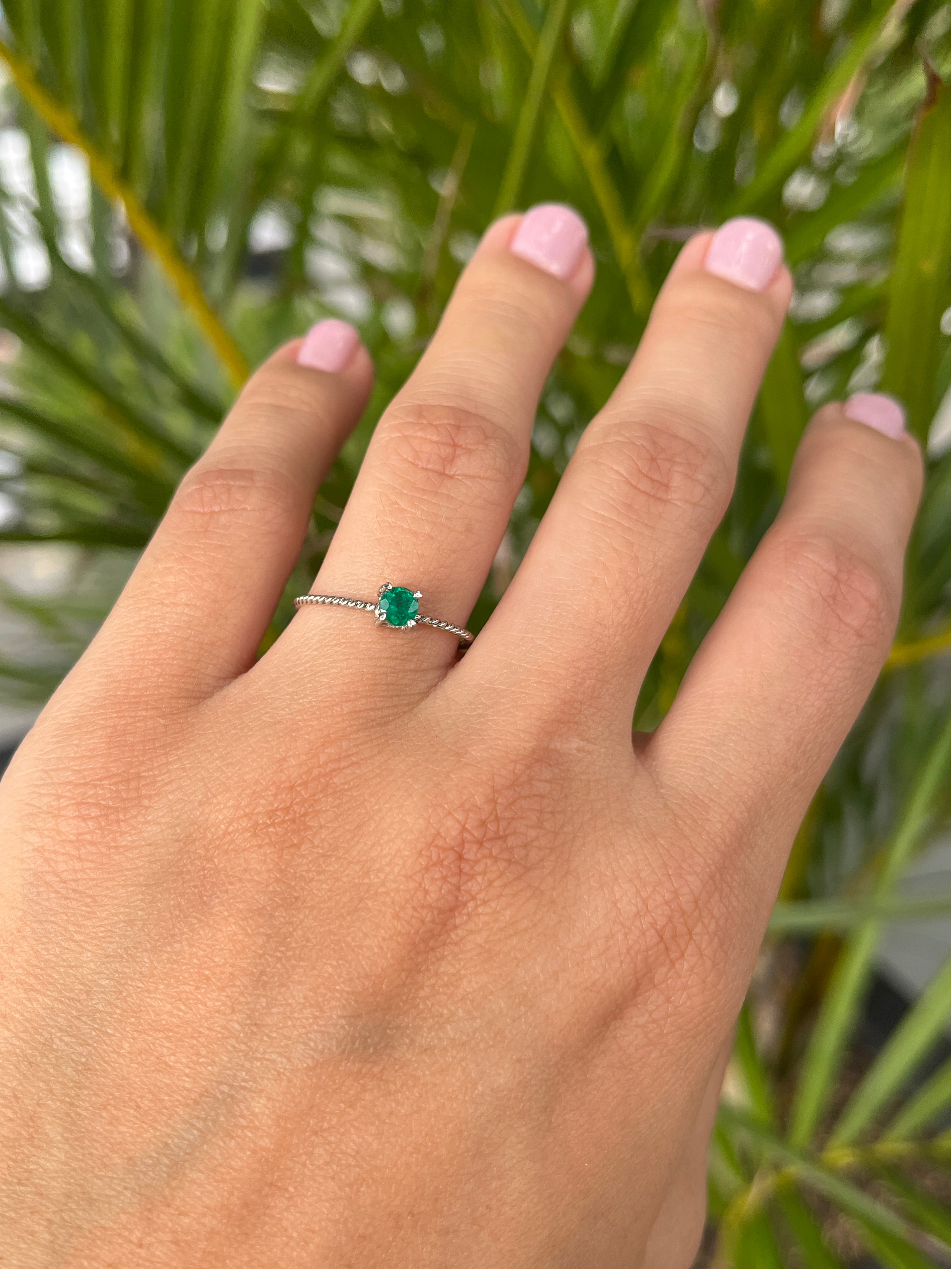 Anillo espiral love mini esmeralda Oro blanco