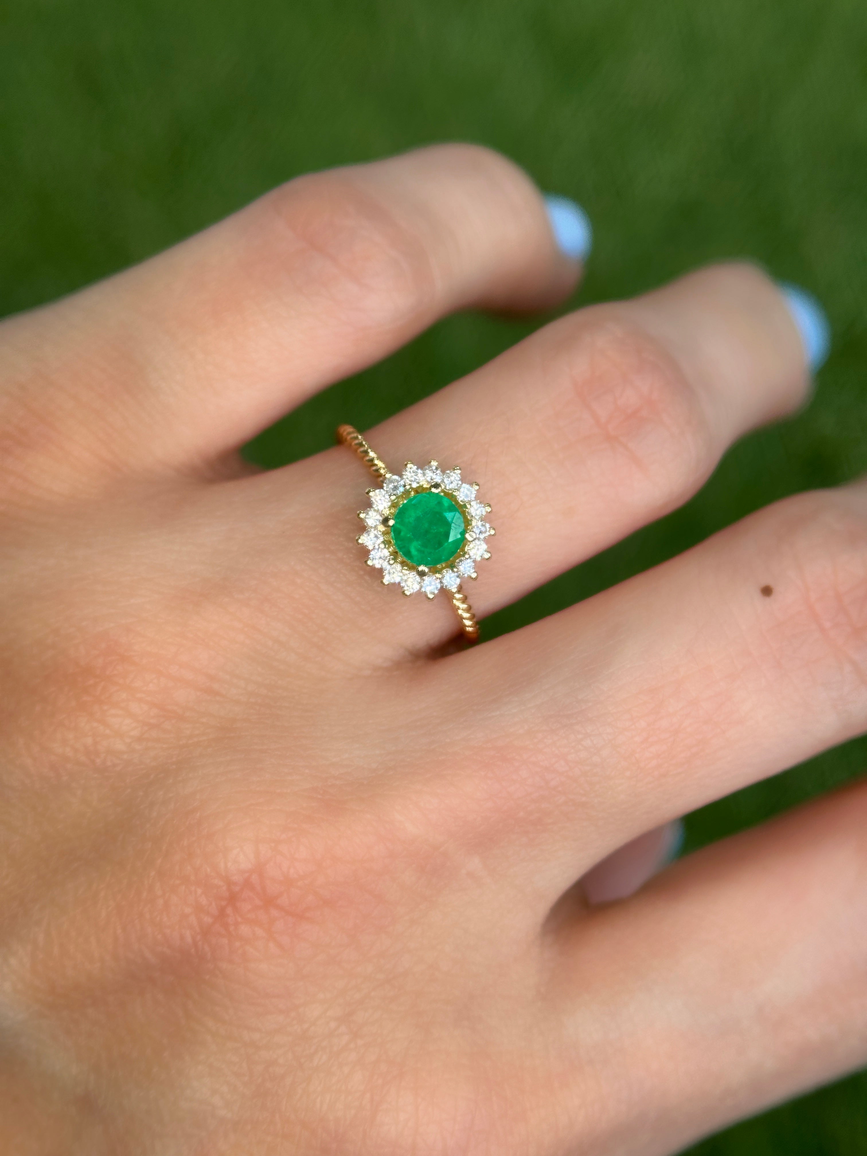 Anillo Flora espiral mini cluster diamantes