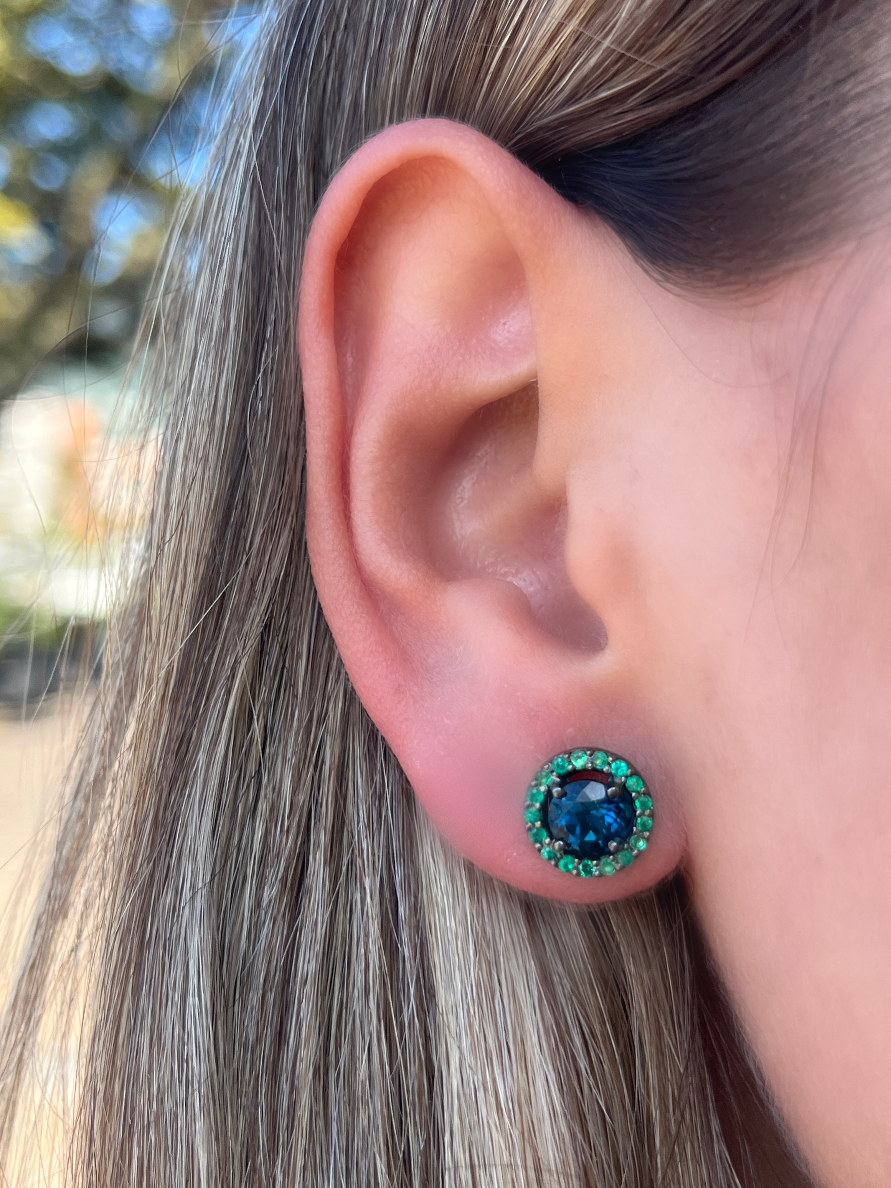 Aretes Topacio London Blue Halo en Esmeraldas