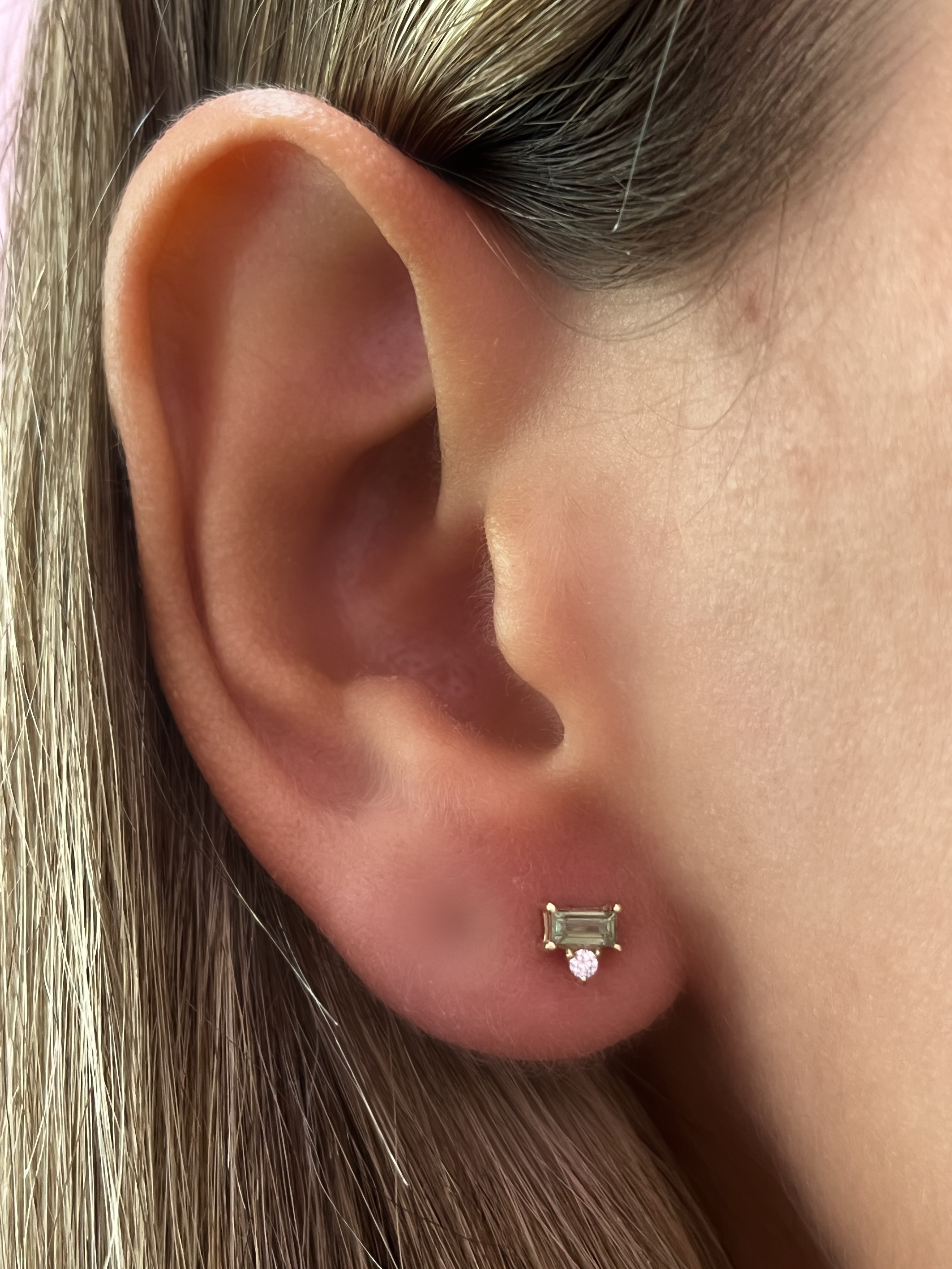 Arete mini corte baguette con diamante