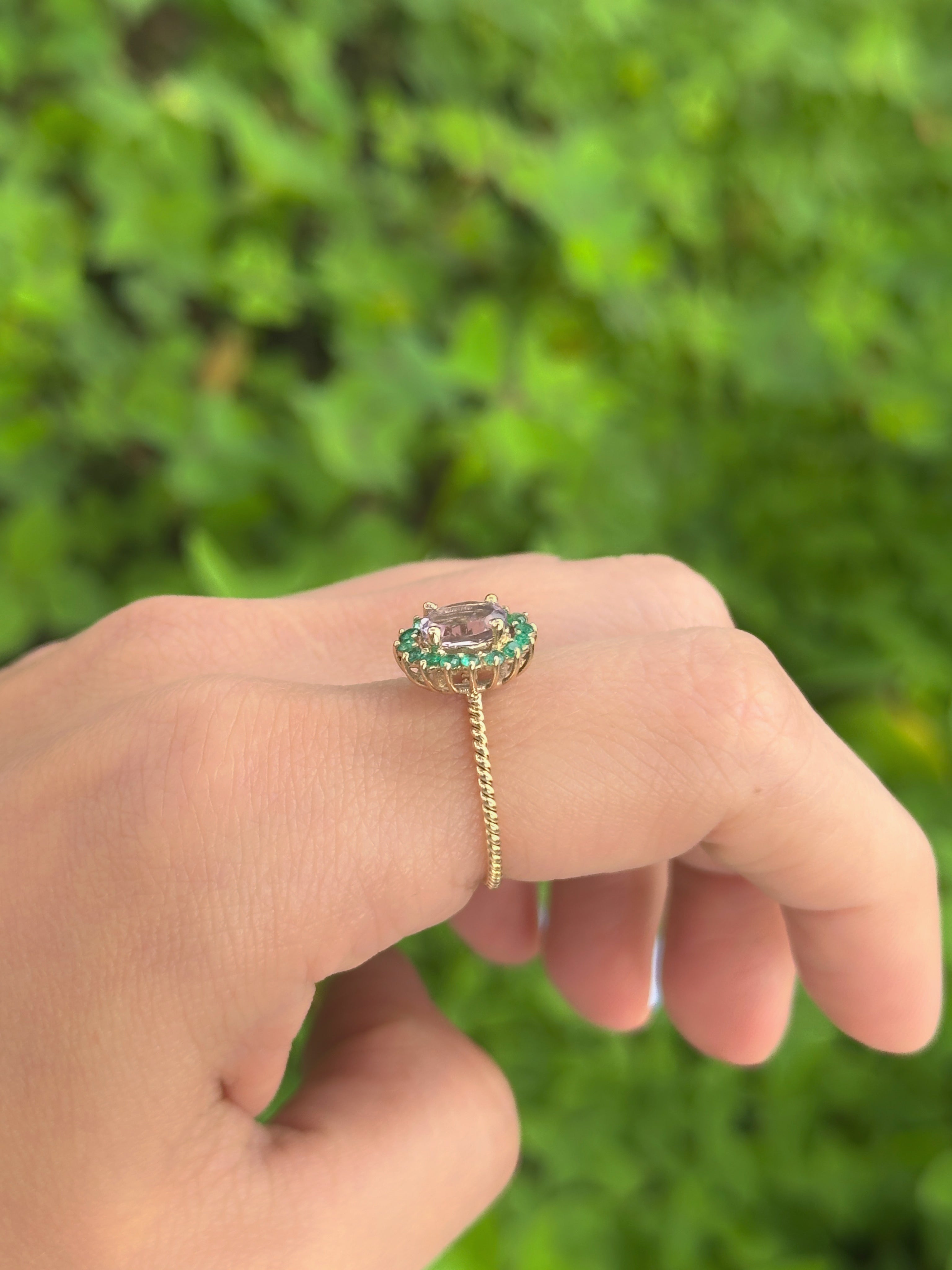 Anillo Antoniette Amatista cluster esmeraldas