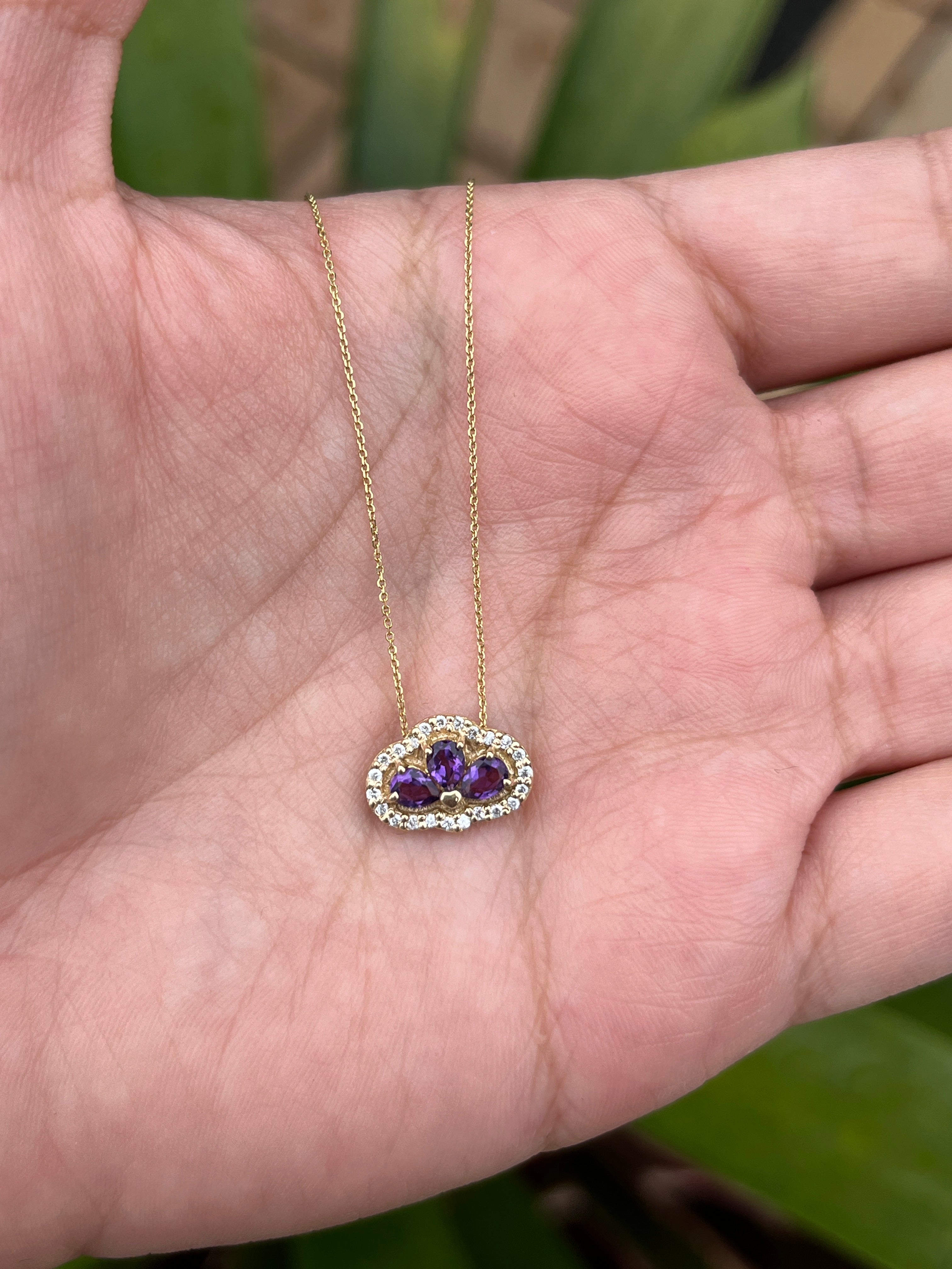 Collar loto con diamantes