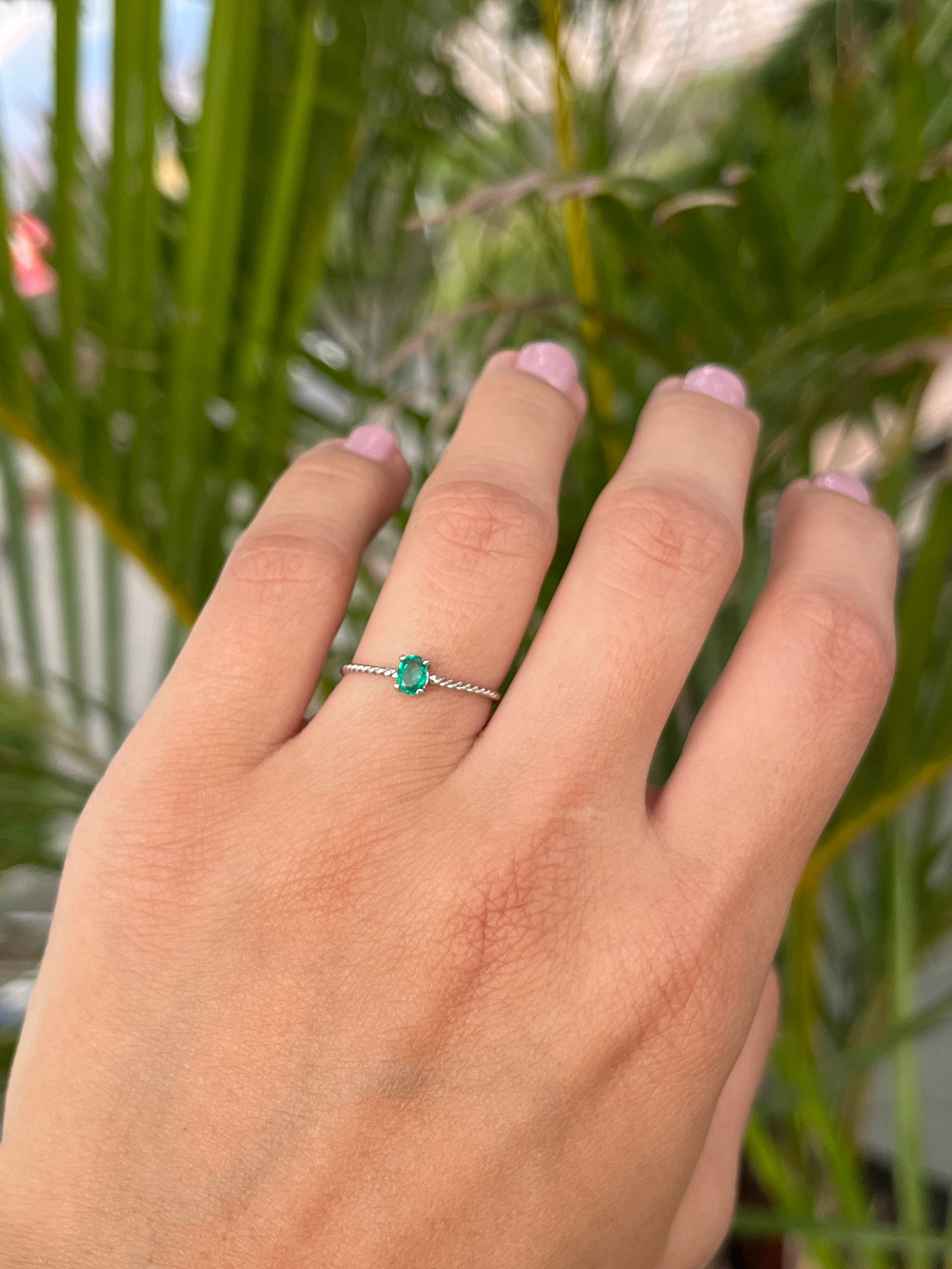 Anillo espiral love mini esmeralda Oro blanco