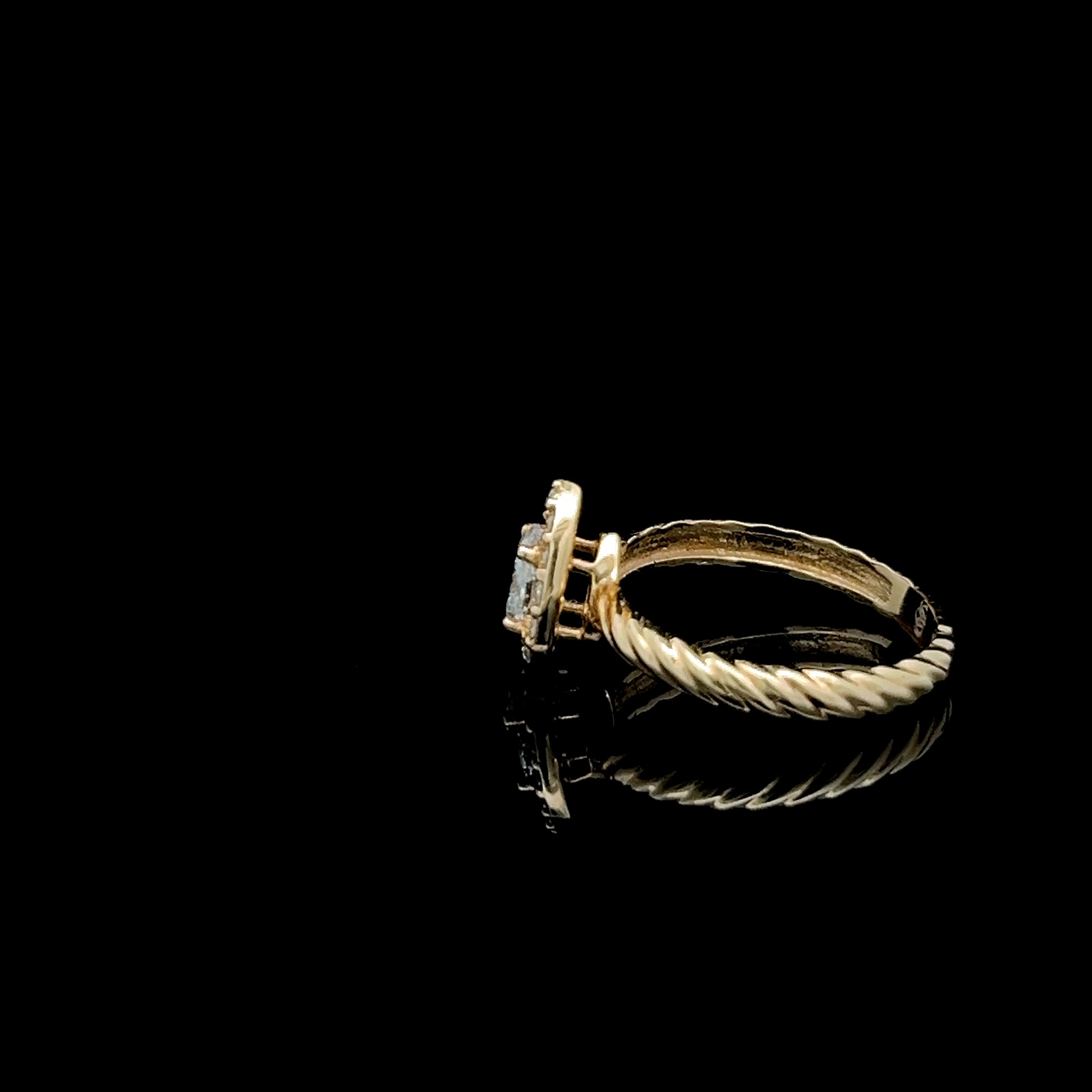 Anillo Diamante en gota 0,34 cts