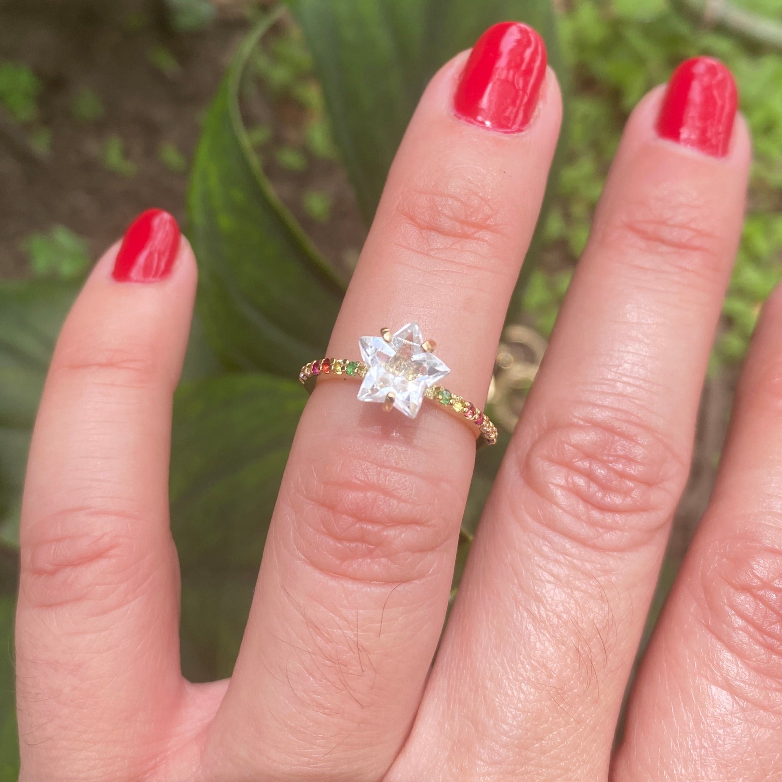 Anillo estrella 8 mm con zafiros de colores