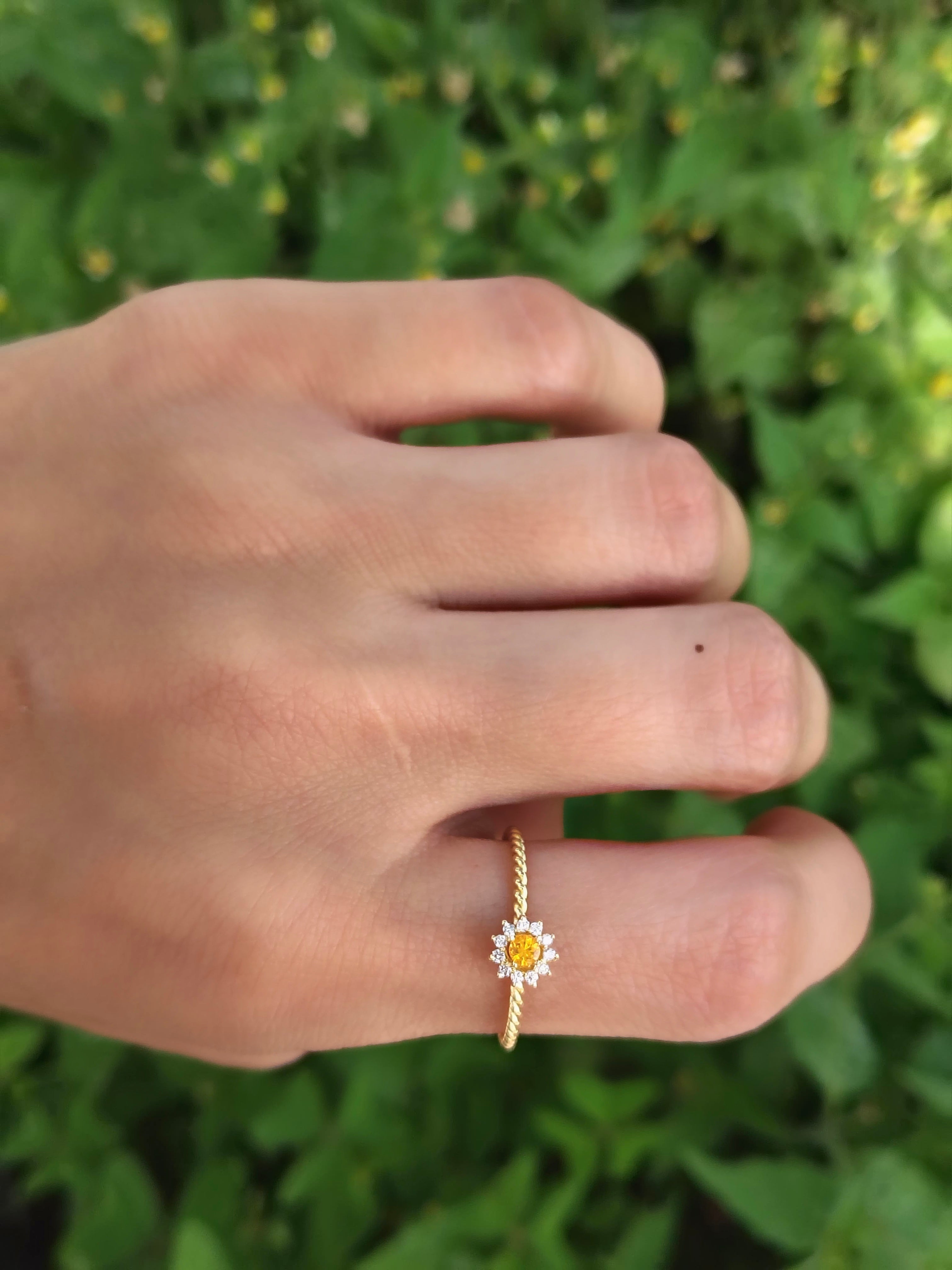 Anillo espiral mini cluster diamantes