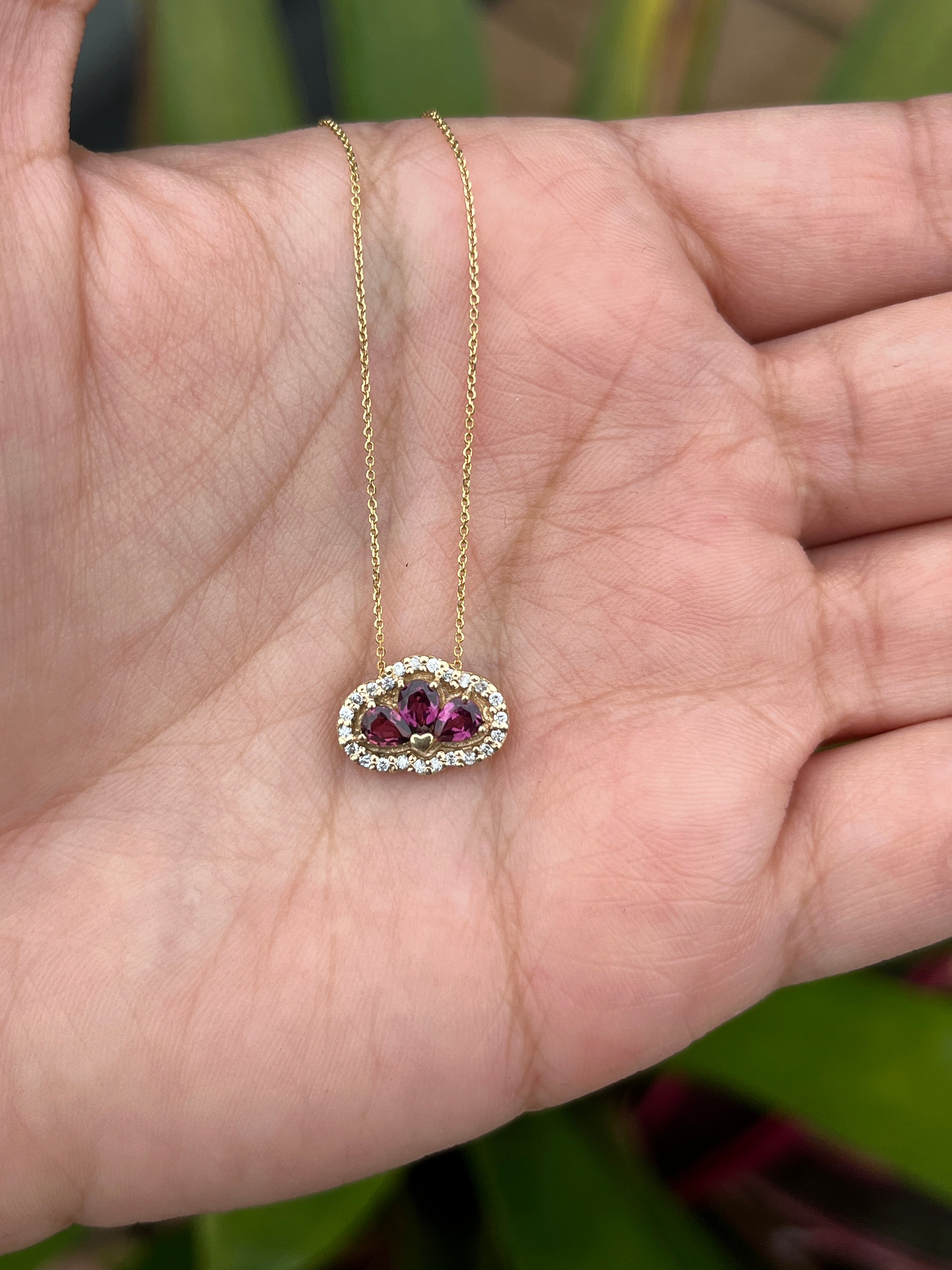 Collar loto con diamantes