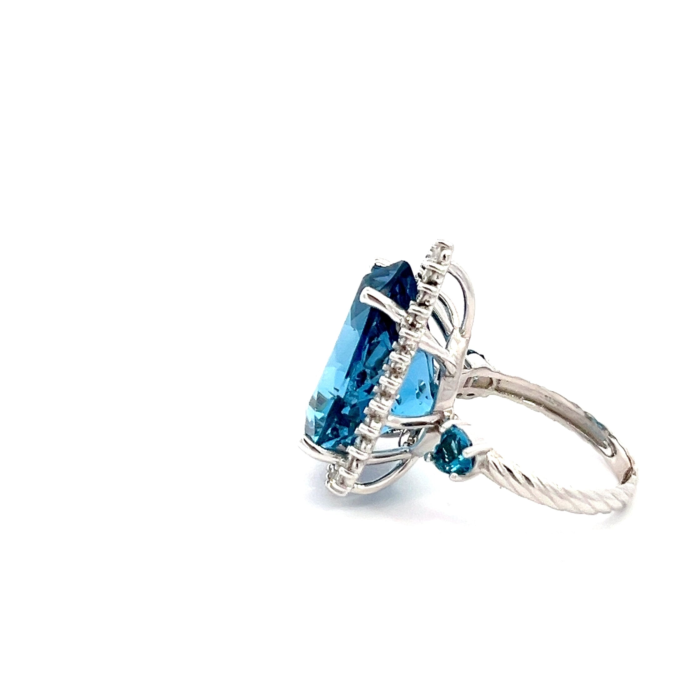 Anillo Hindi Topacio london blue y diamantes