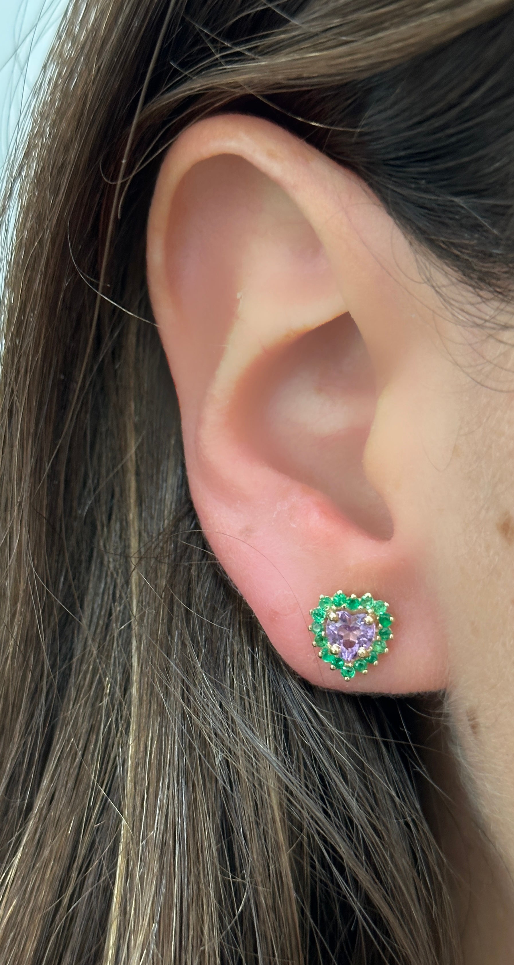 Aretes Camelia amatista con esmeraldas 8mm