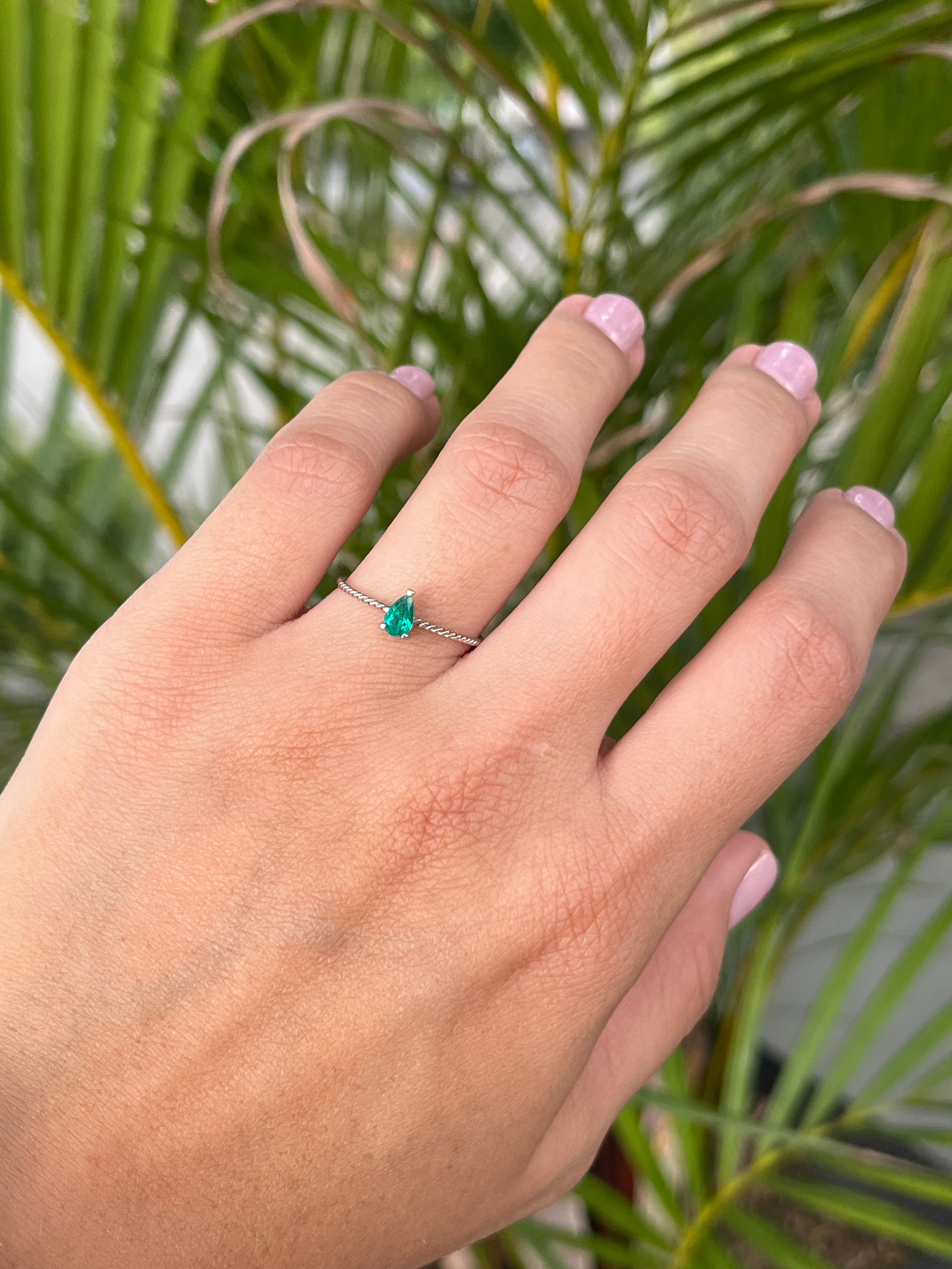 Anillo espiral love mini esmeralda Oro blanco