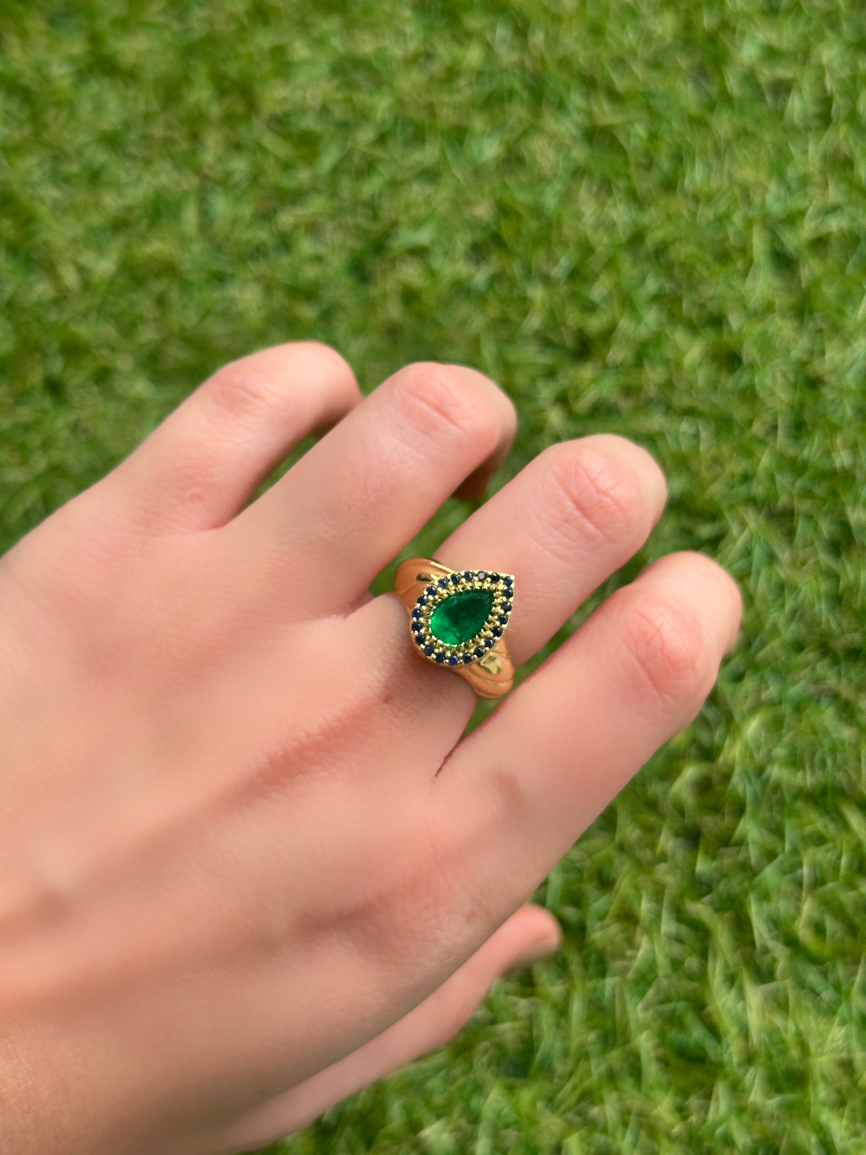 Anillo Amara esmeralda y zafiros 14mm