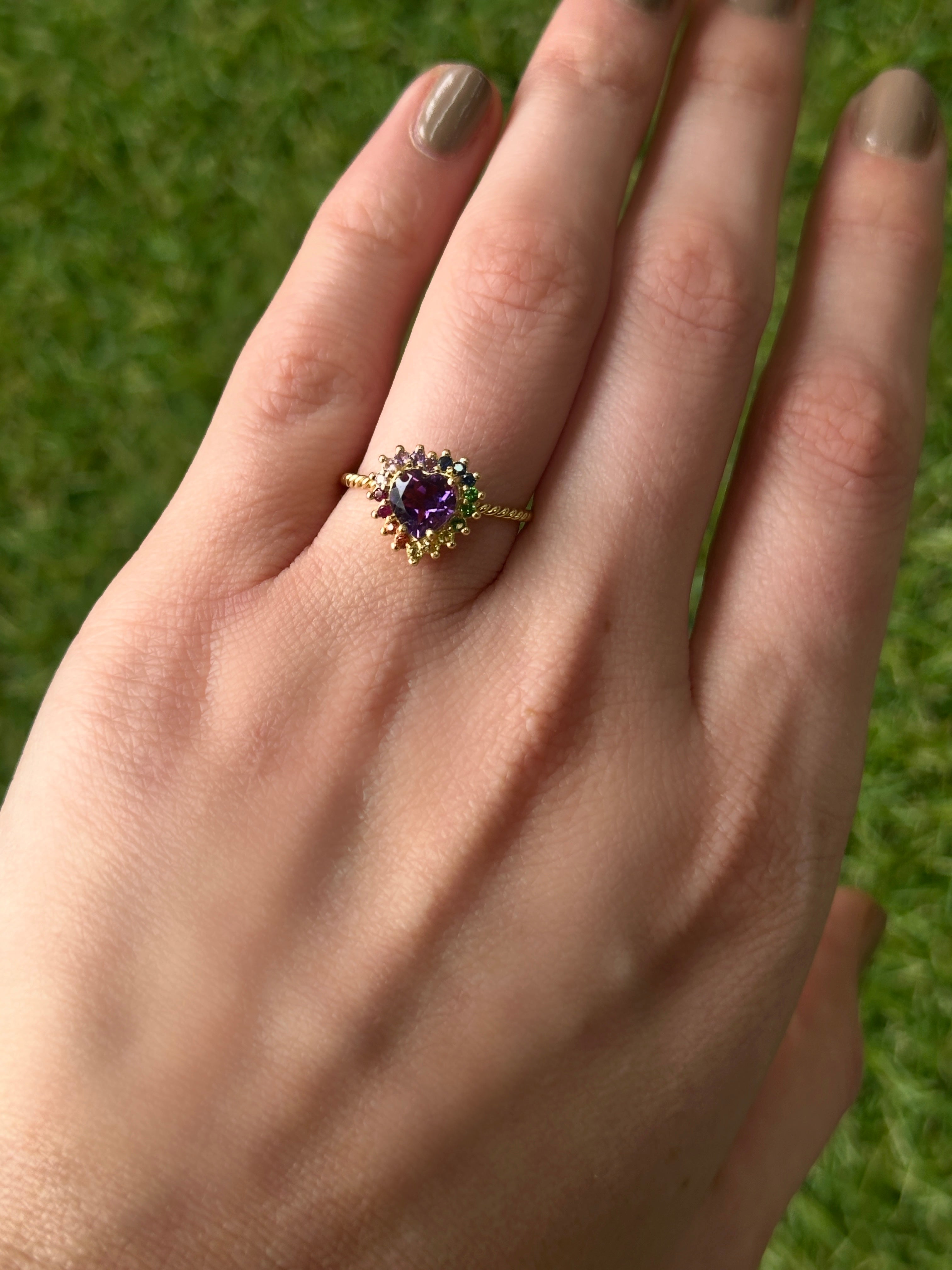 Anillo Camelia Amatista espiral mini cluster arcoíris 9mm