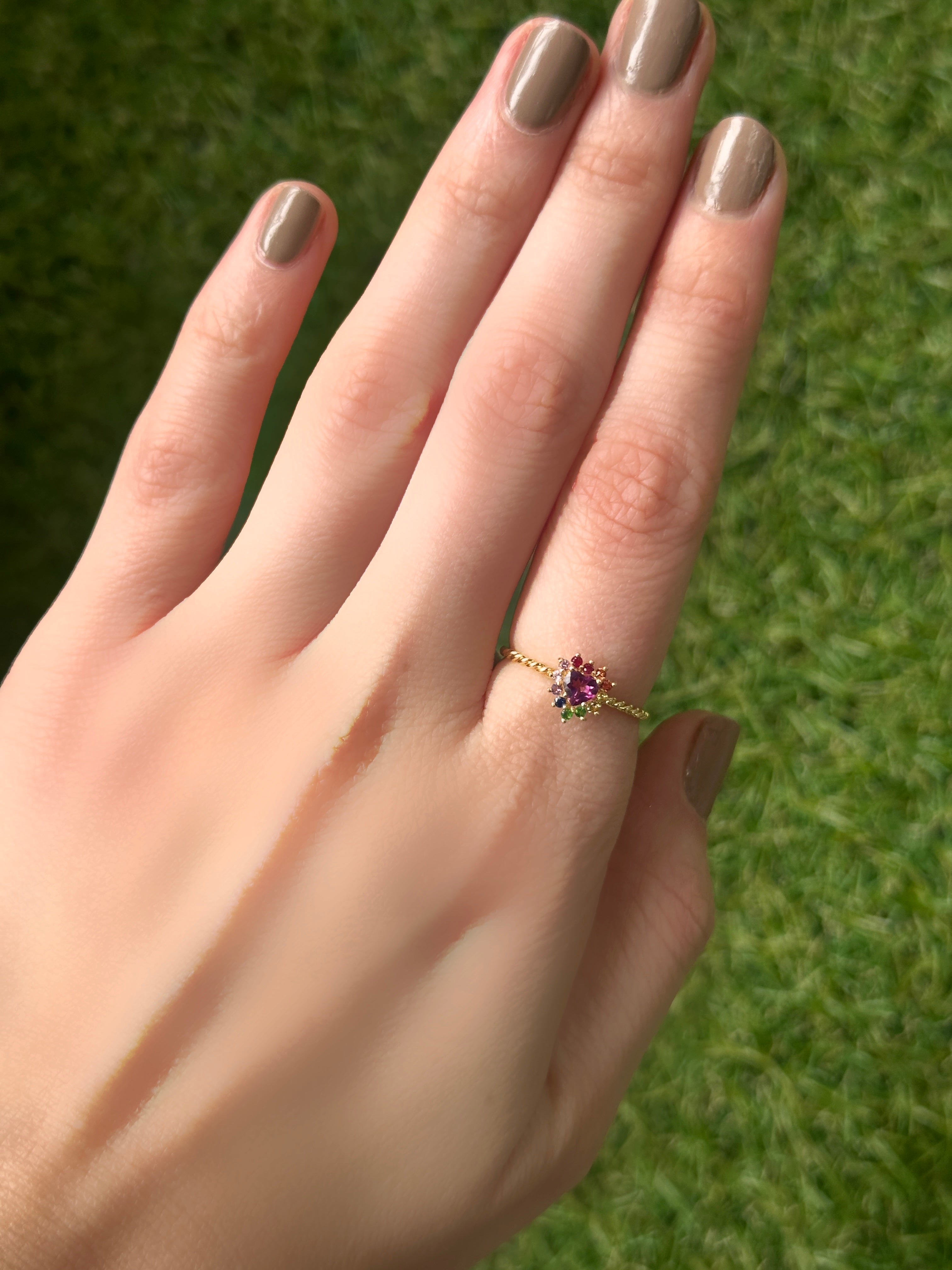 Anillo Camelia Granate Rodolita espiral mini cluster arcoíris 8mm