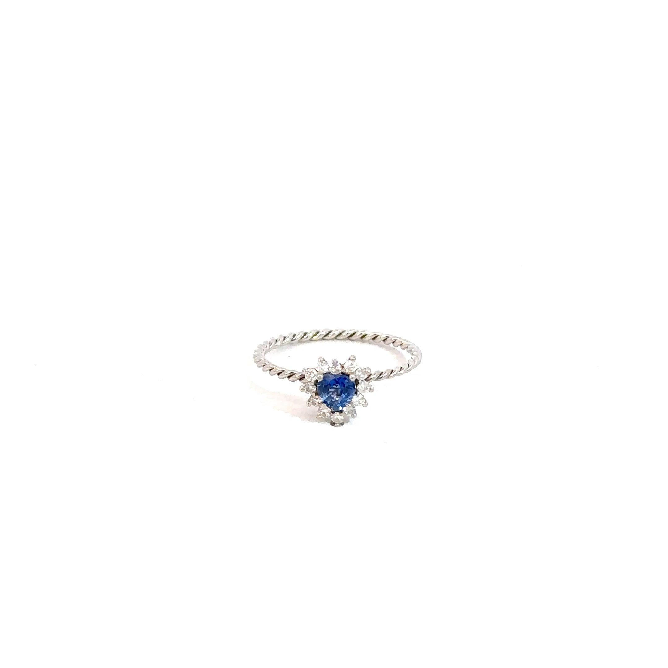 Anillo Camelia zafiro y diamantes 7mm - Oro blanco