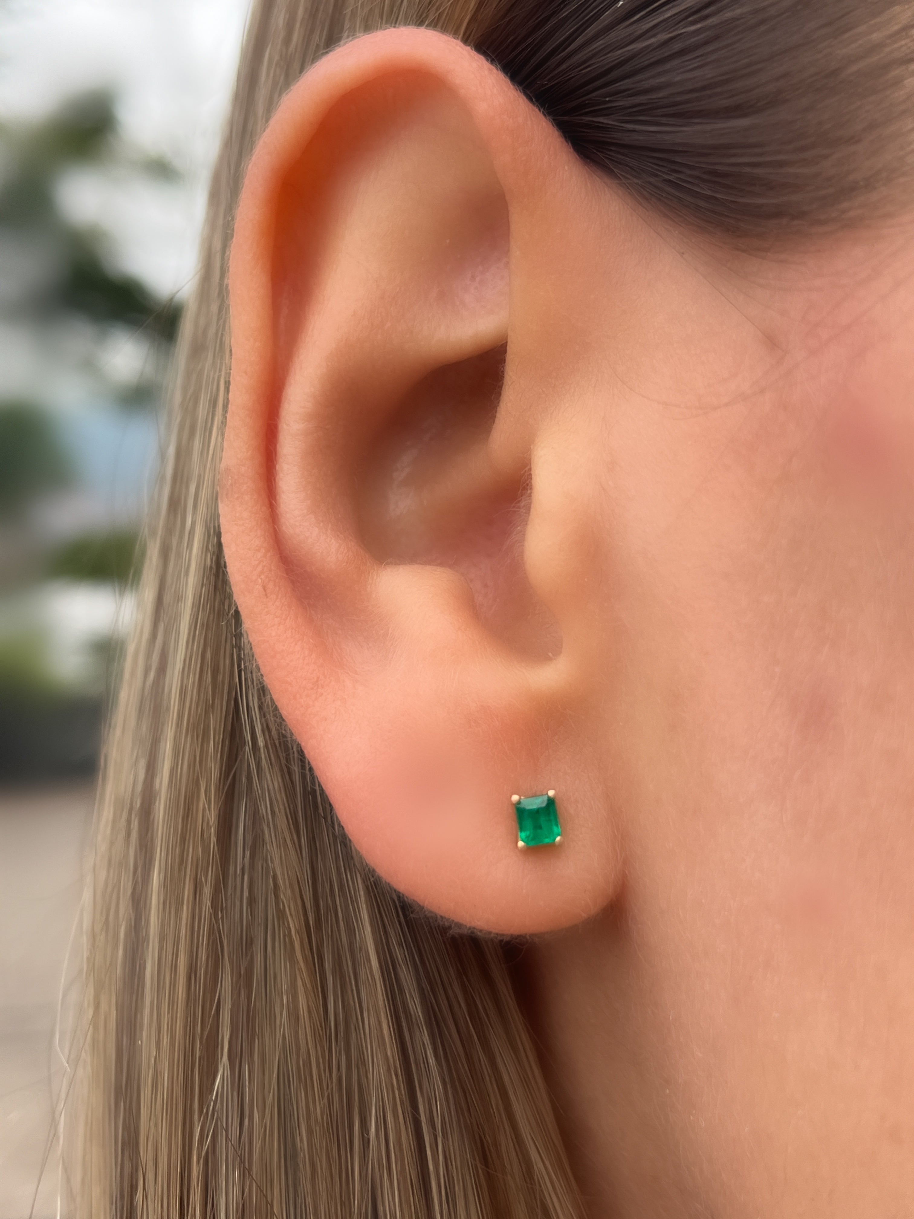 Arete mini esmeralda 3mm x 2mm por unidad