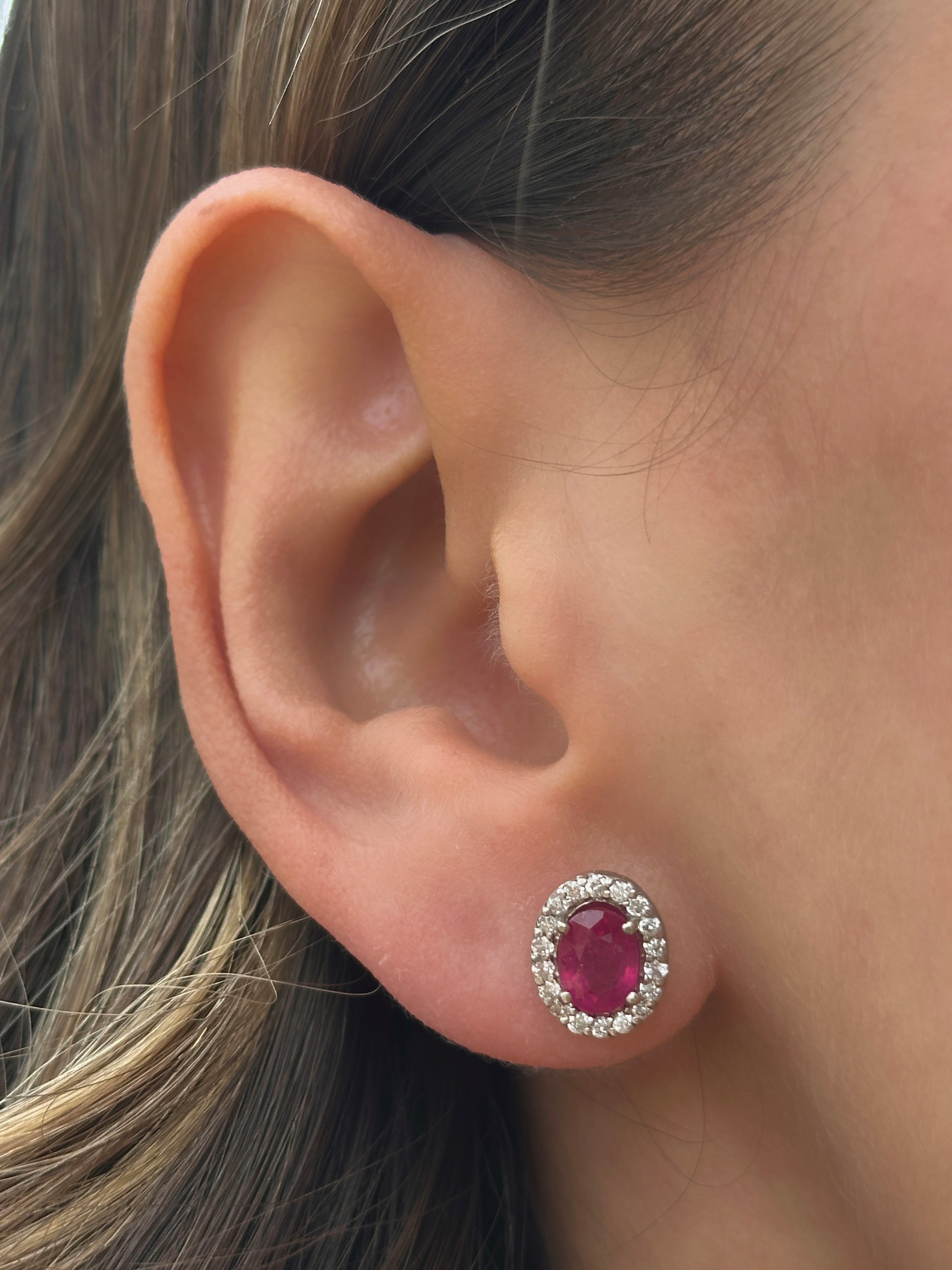 Aretes Antoniette rubí Halo diamantes 10mm - Oro blanco