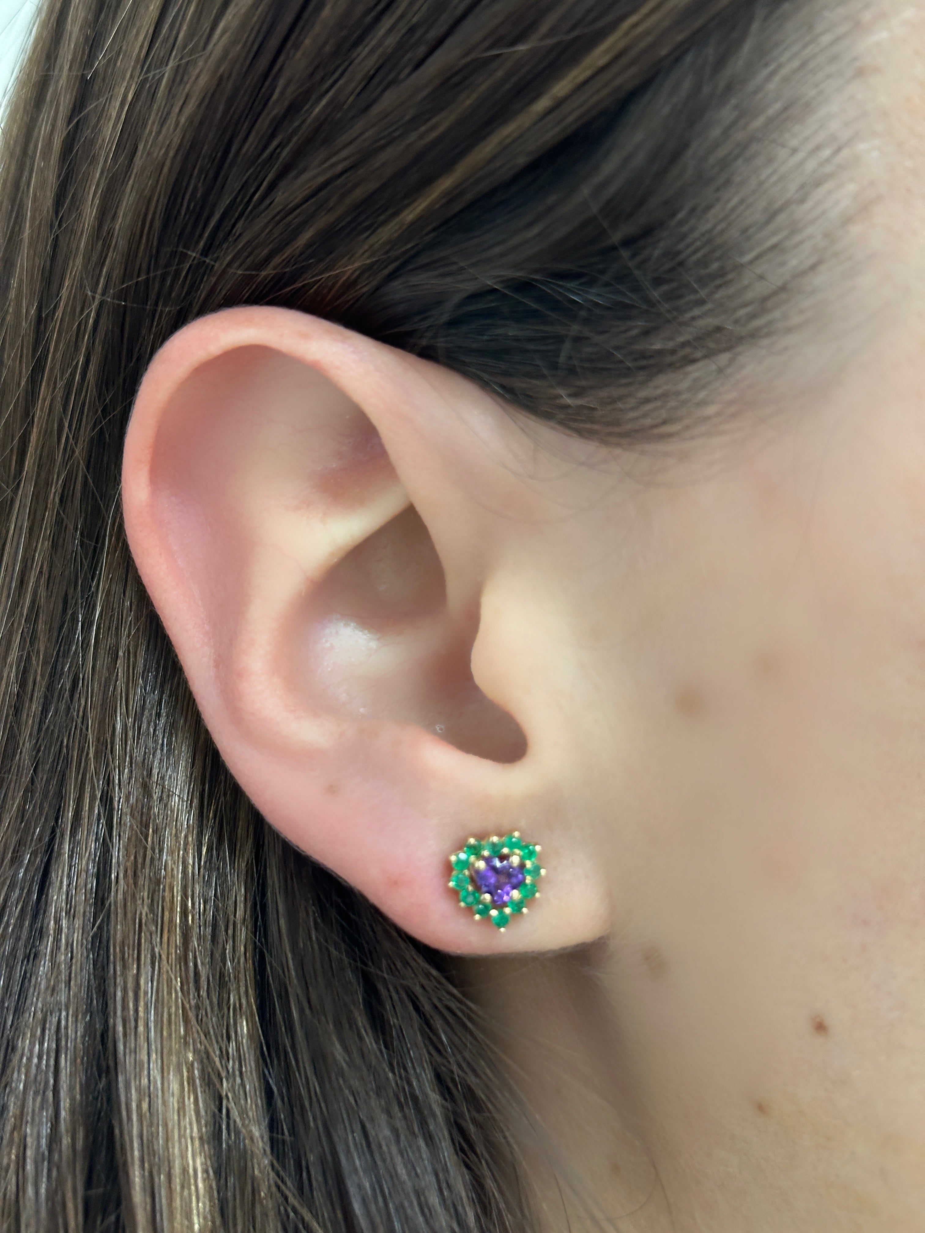 Aretes Camelia amatista con esmeraldas 7mm
