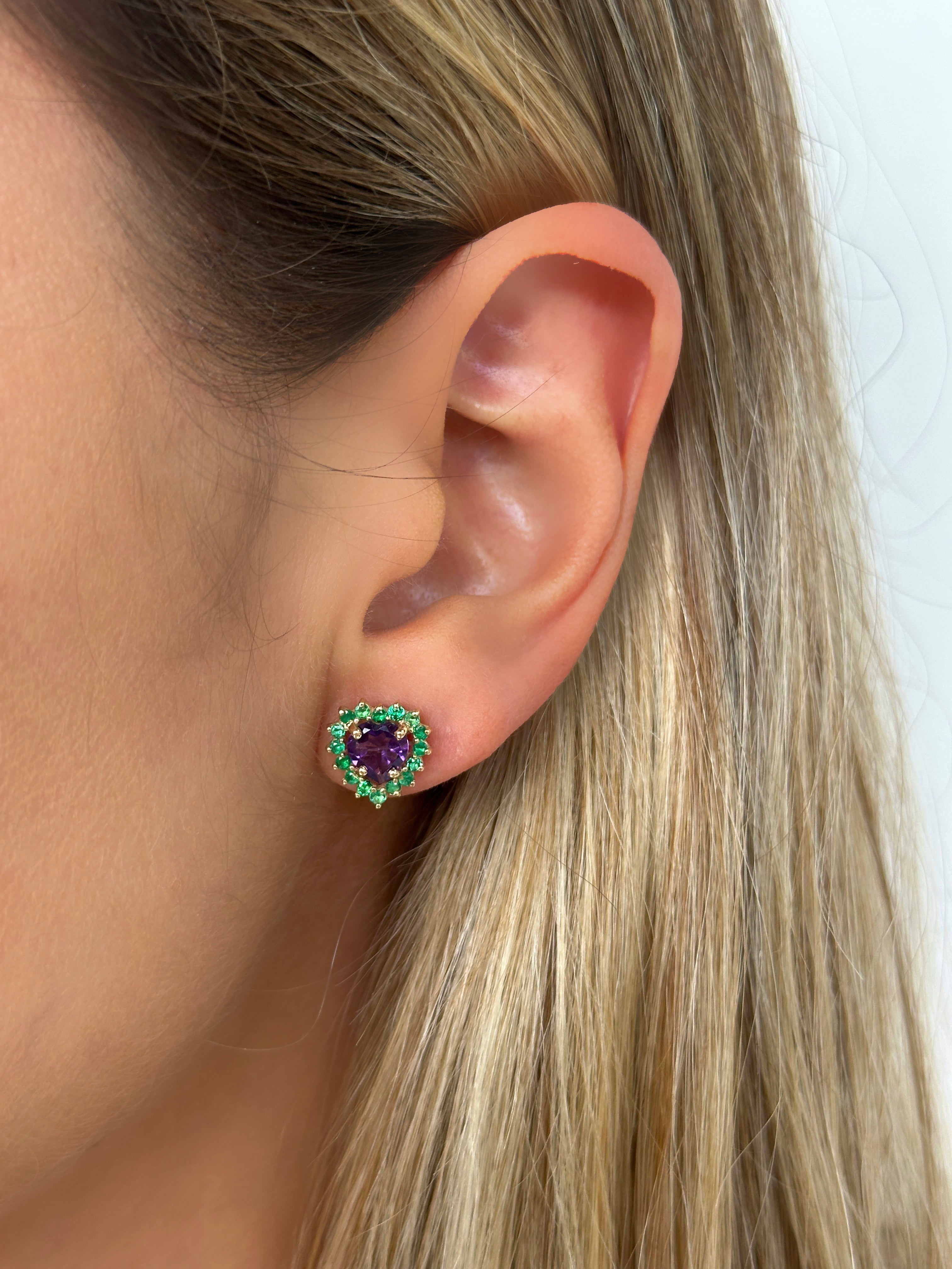 Aretes Camelia amatista con esmeraldas 9mm