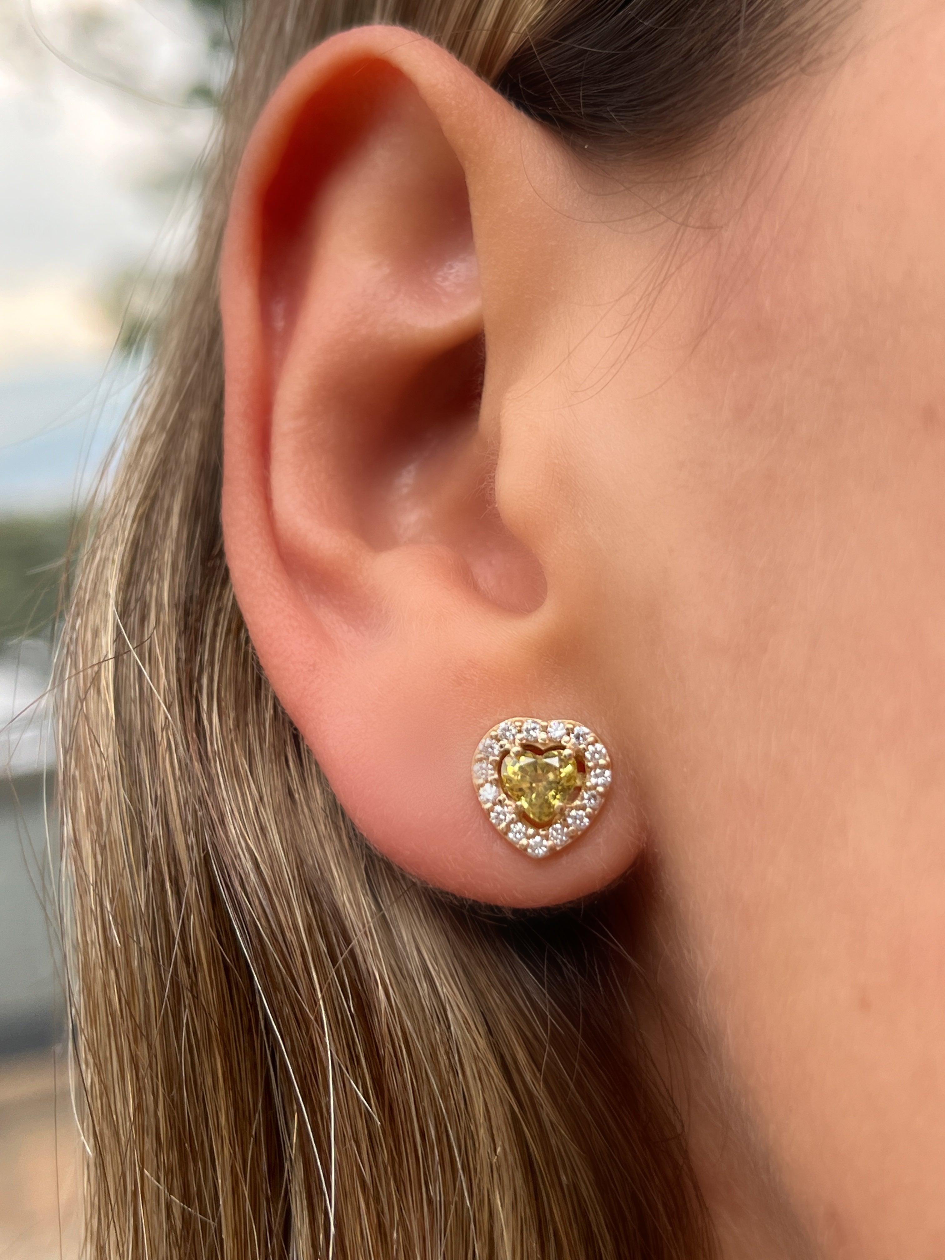 Aretes Felicia Zafiro amarillo halo en diamantes