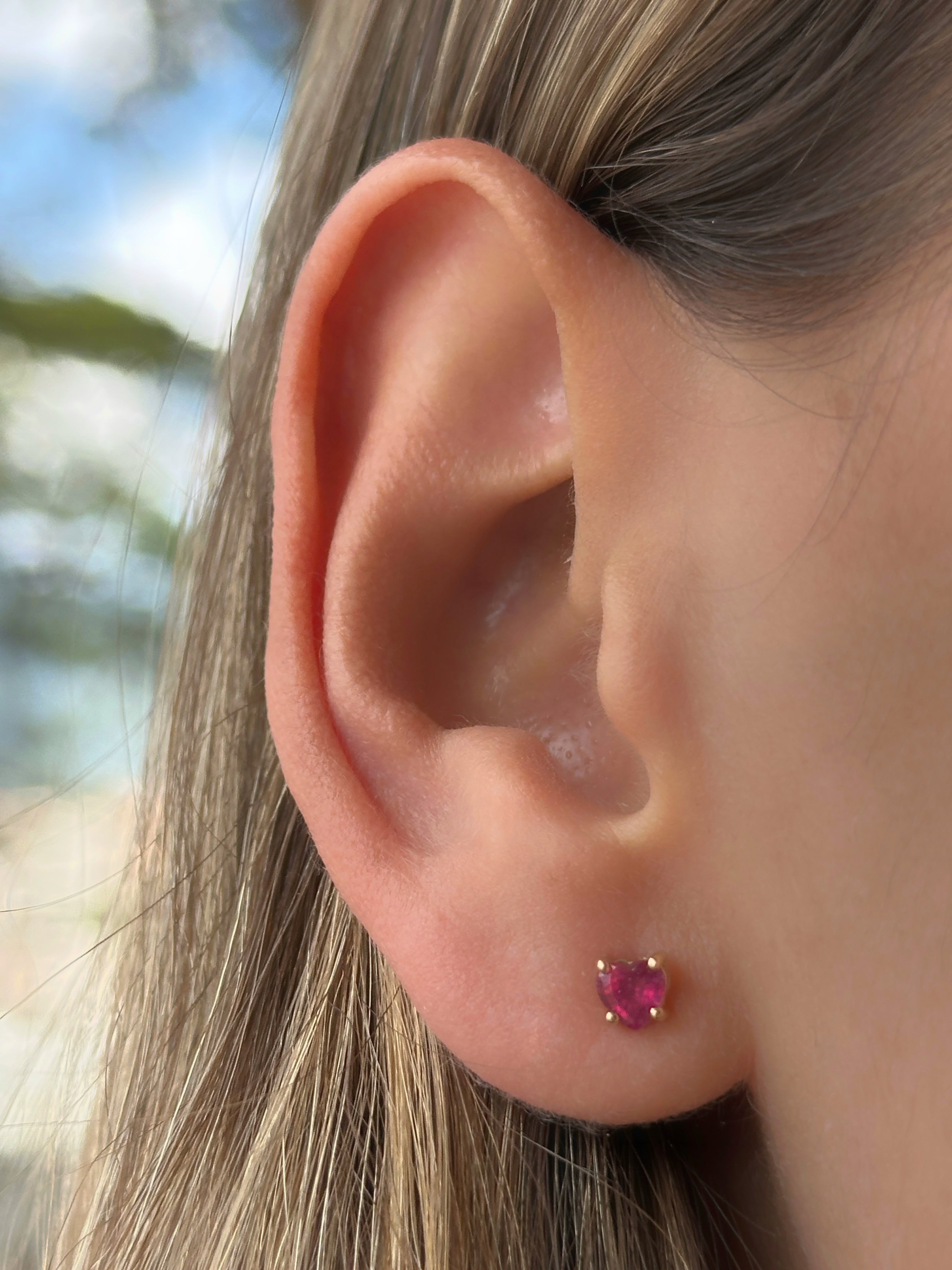 Arete corazón 4mm Oro 18k