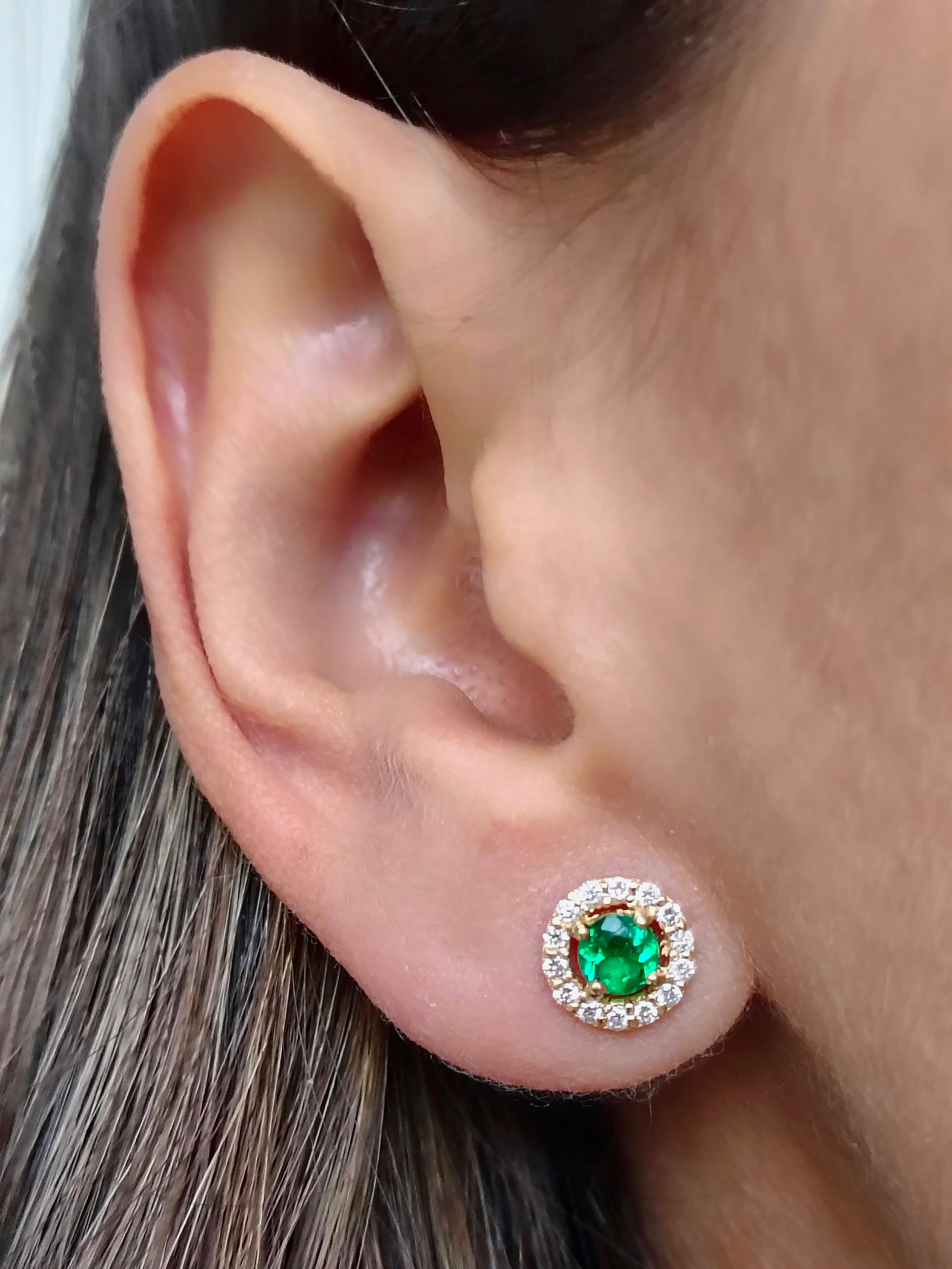 Aretes Esmeralda redonda halo diamantes 6mm