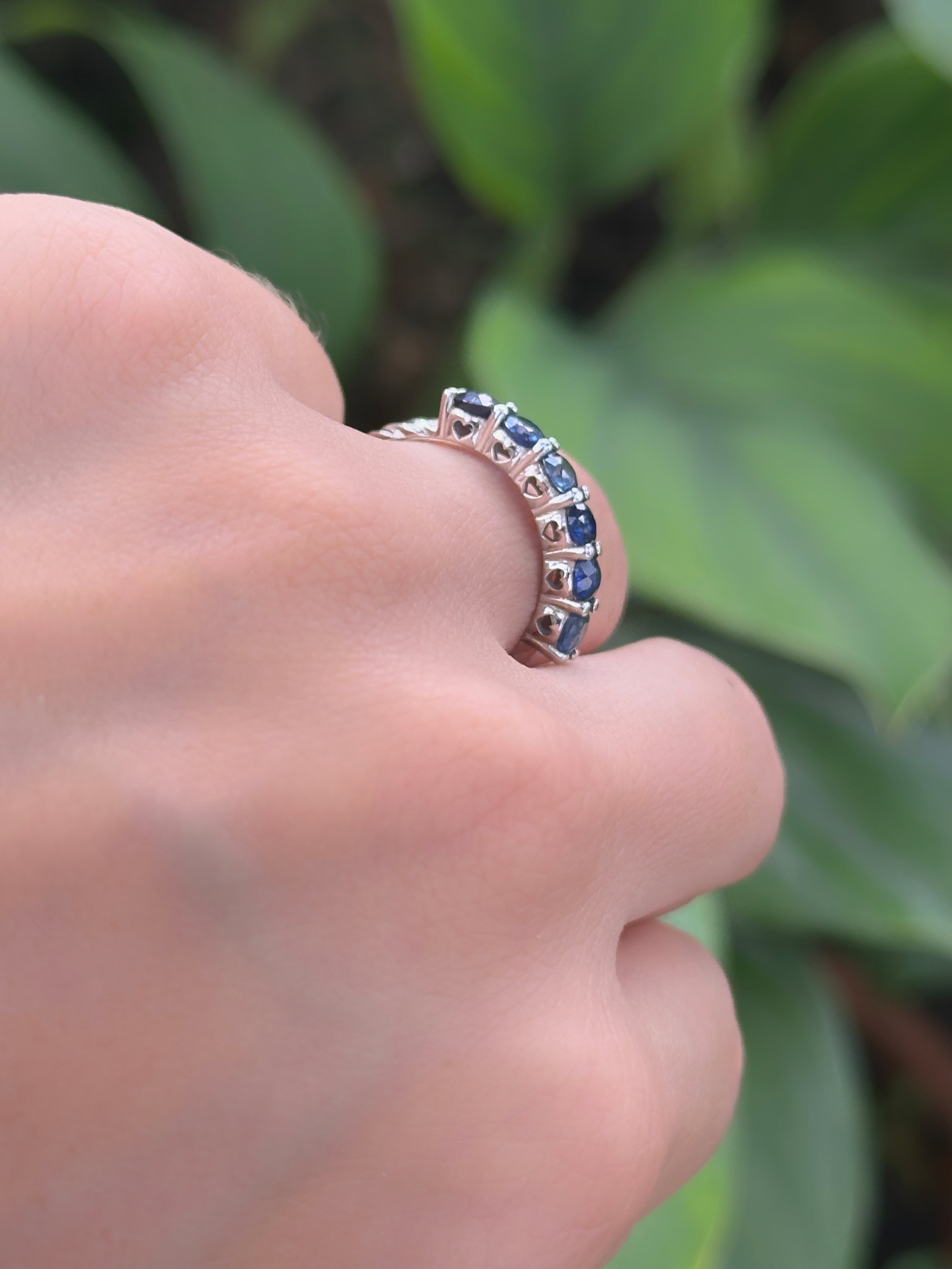 Anillo churumbela zafiros azules 3.5 mm Oro blanco