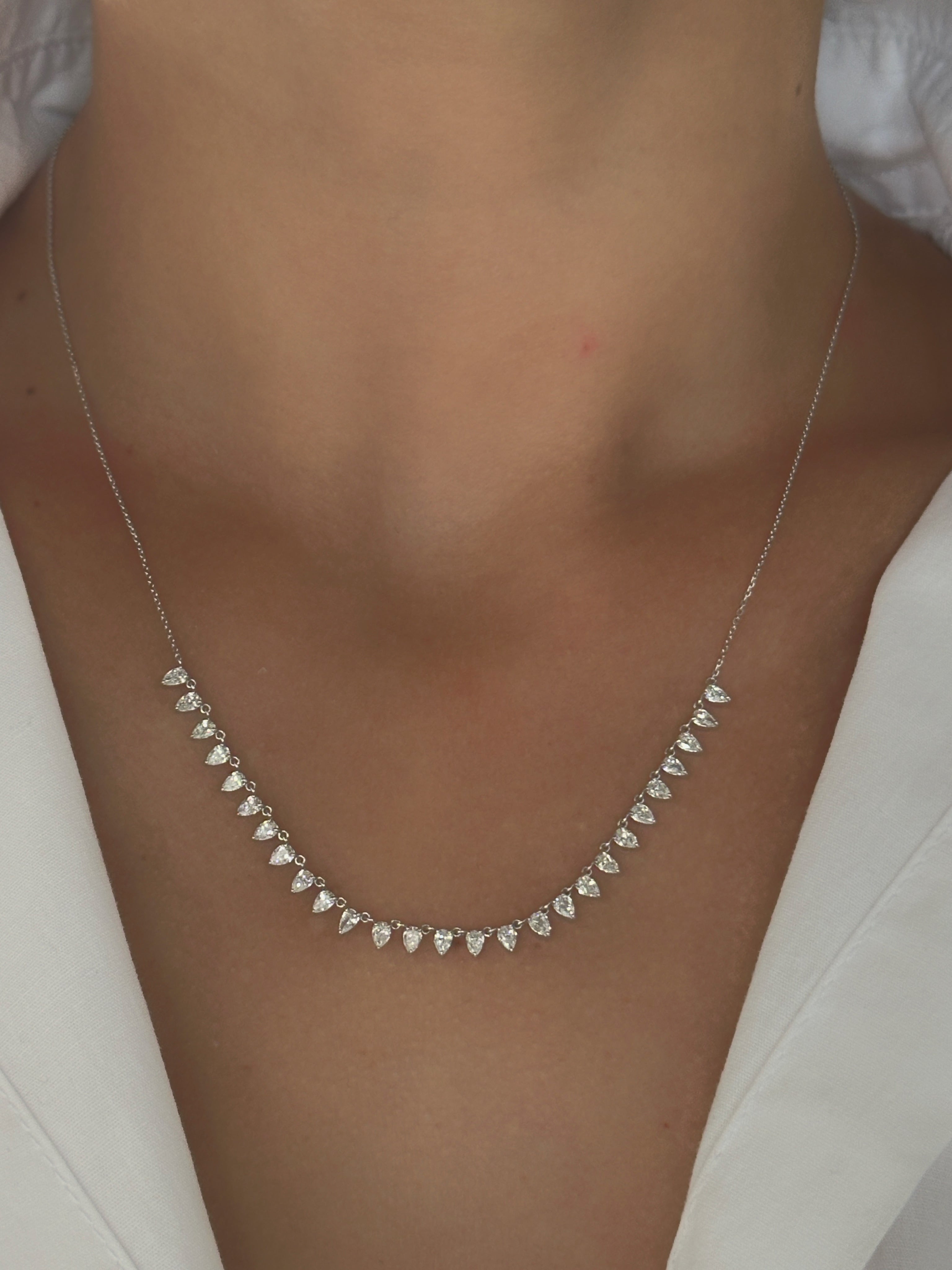 Collar explosión de diamantes en gota