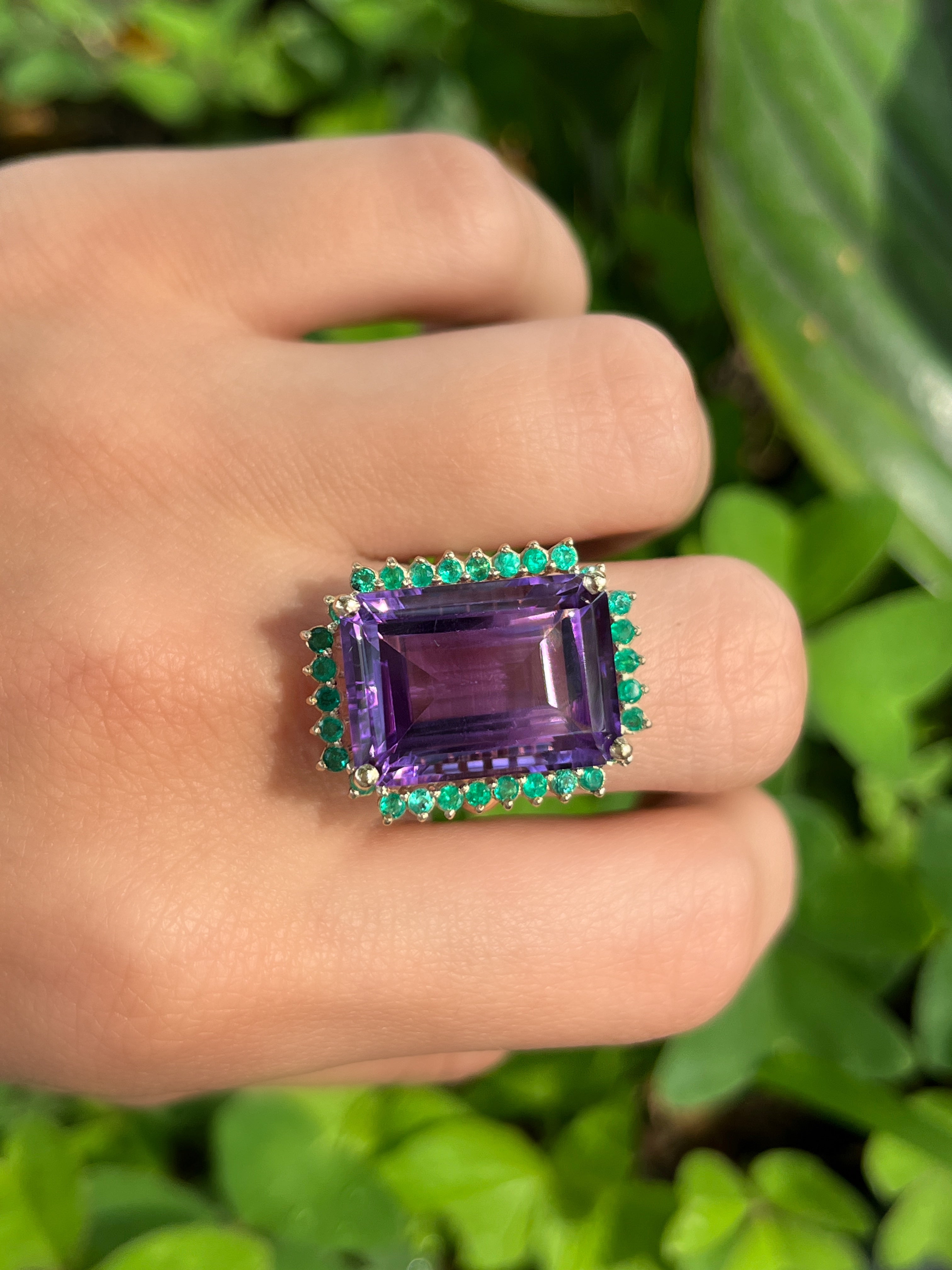 Anillo Amatista y Esmeraldas