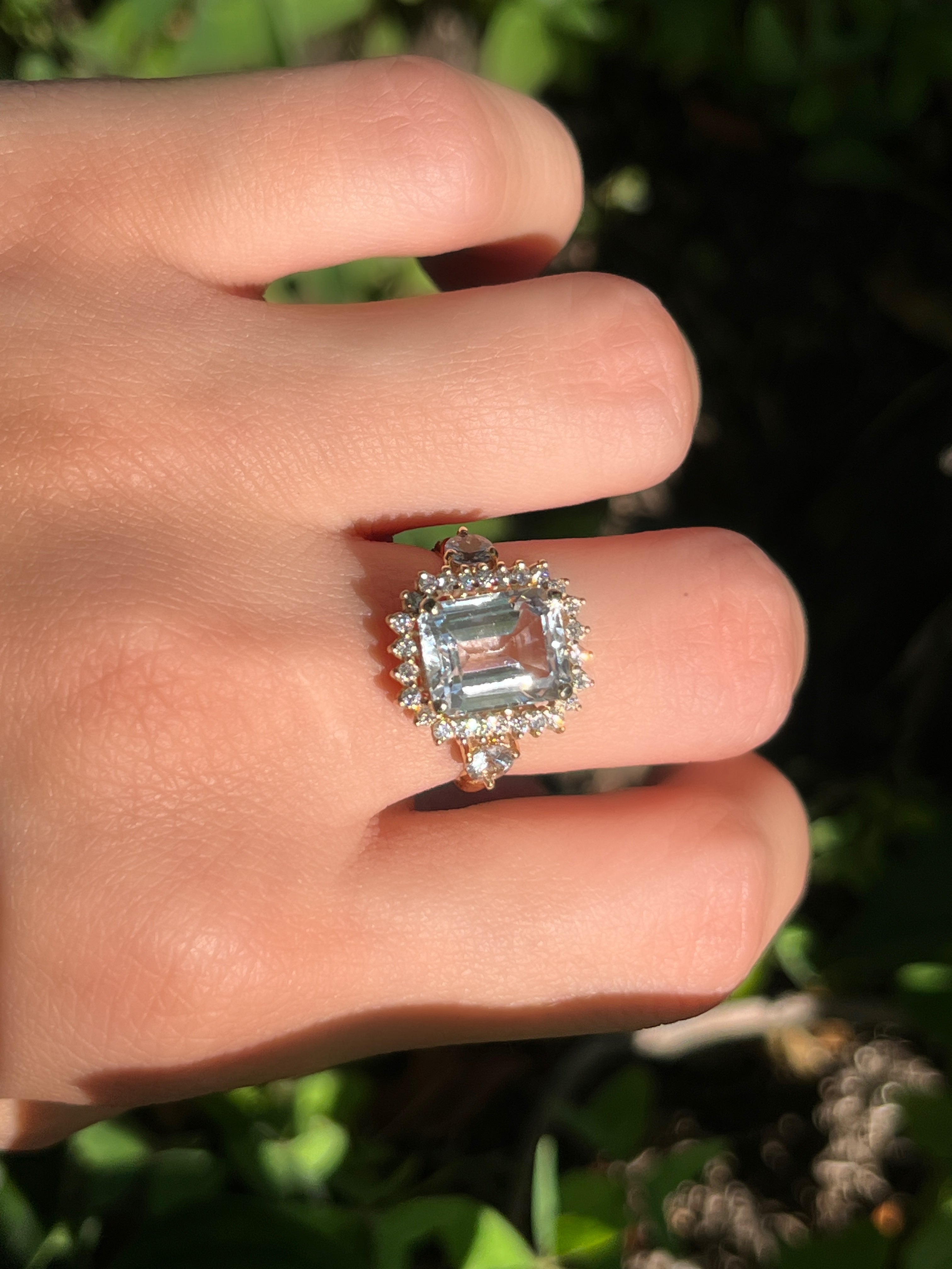 Anillo cluster Topacio blanco con zafiros blancos y diamantes