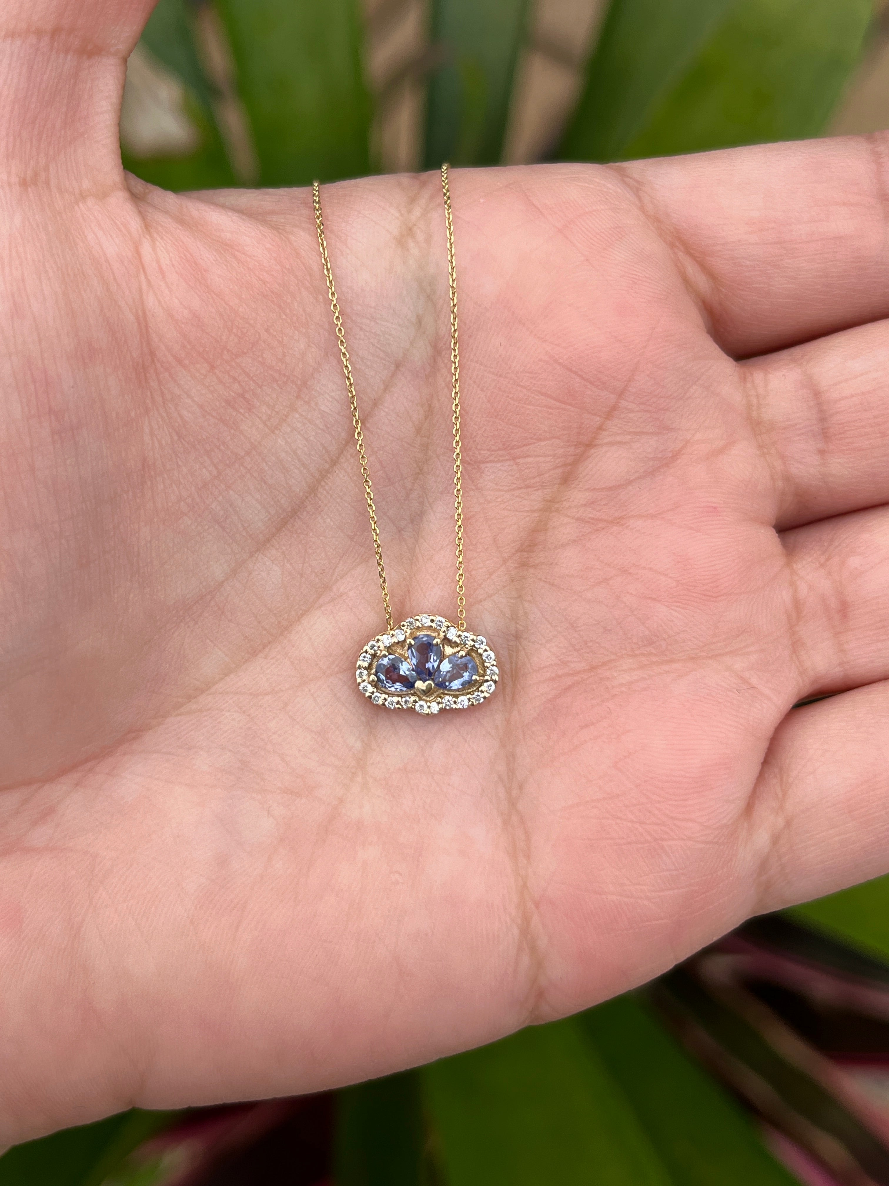 Collar loto con diamantes