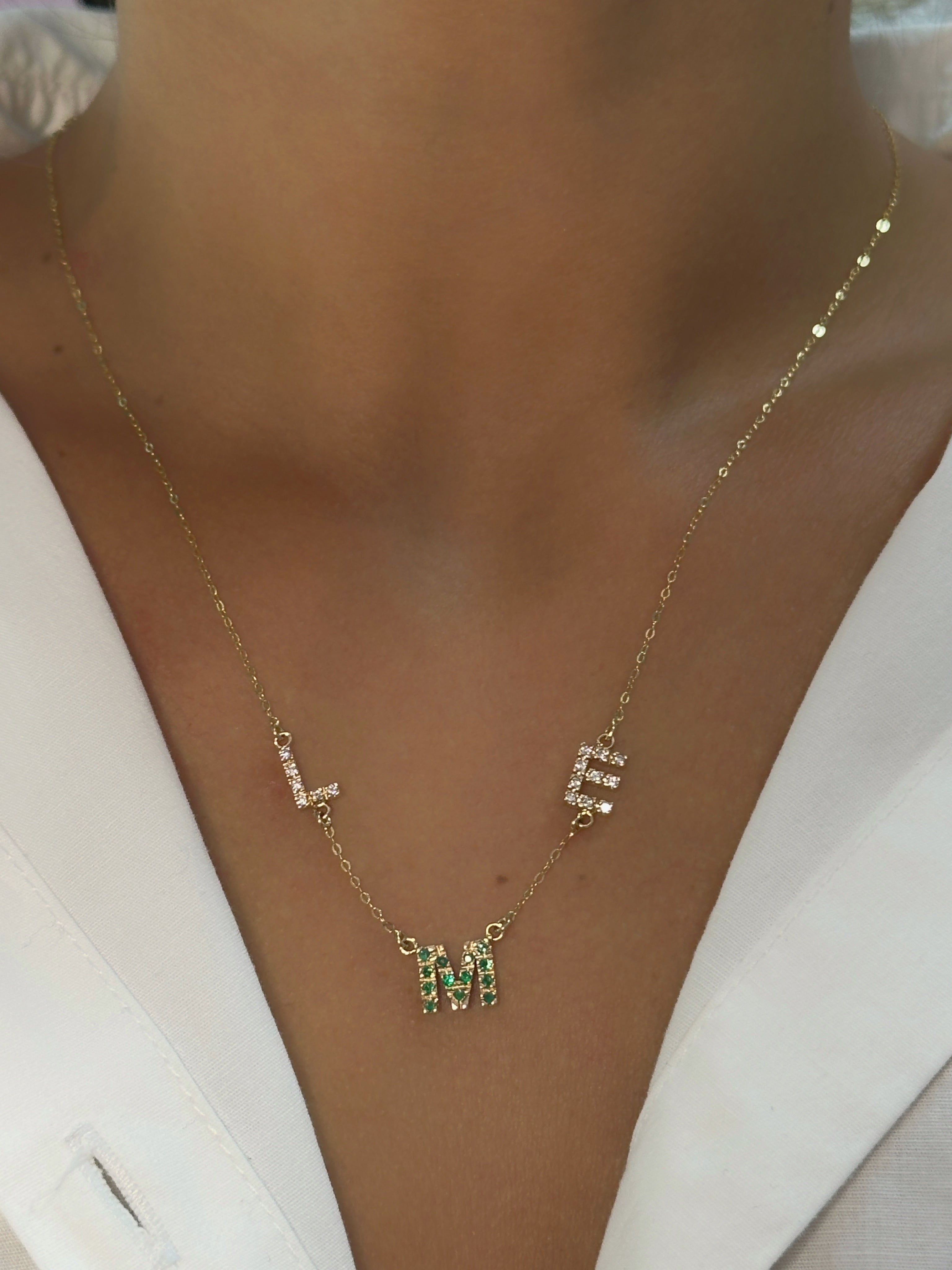 Collar Infinite iniciales