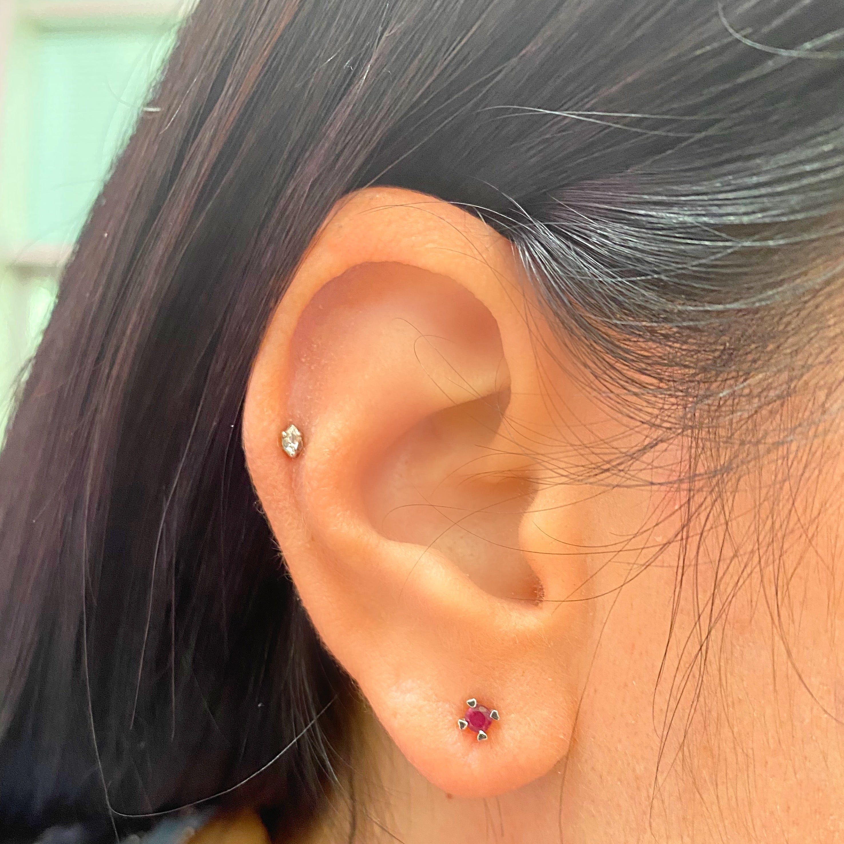 Arete love 3 mm oro blanco