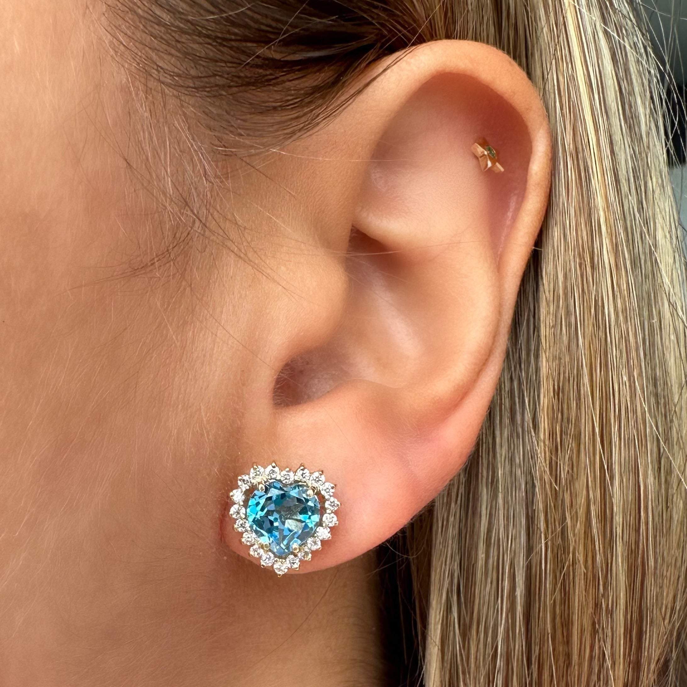 Aretes Camelia corazón 7 mm