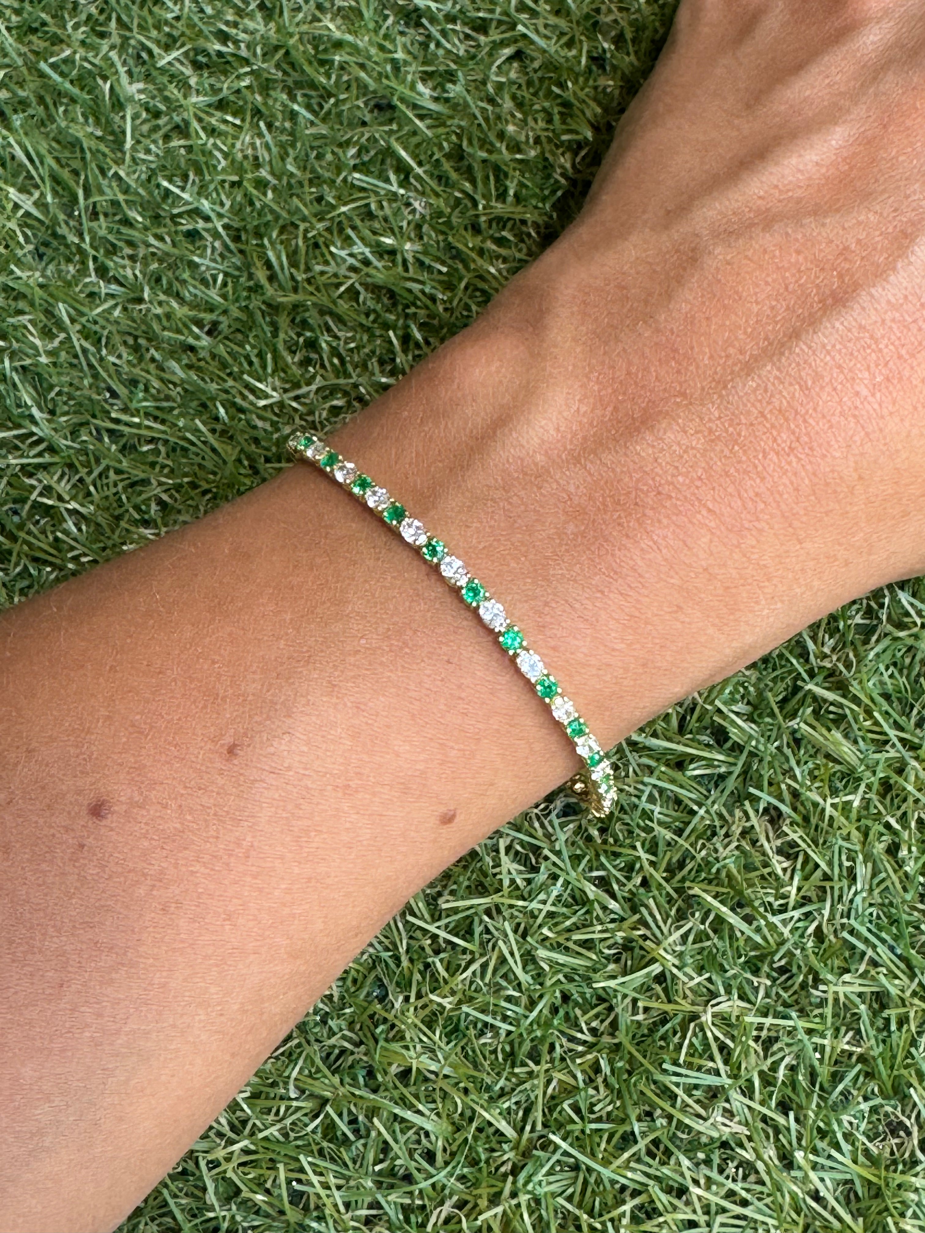 Pulsera Tennis Esmeraldas Redondas con Diamantes Oval Oro Amarillo