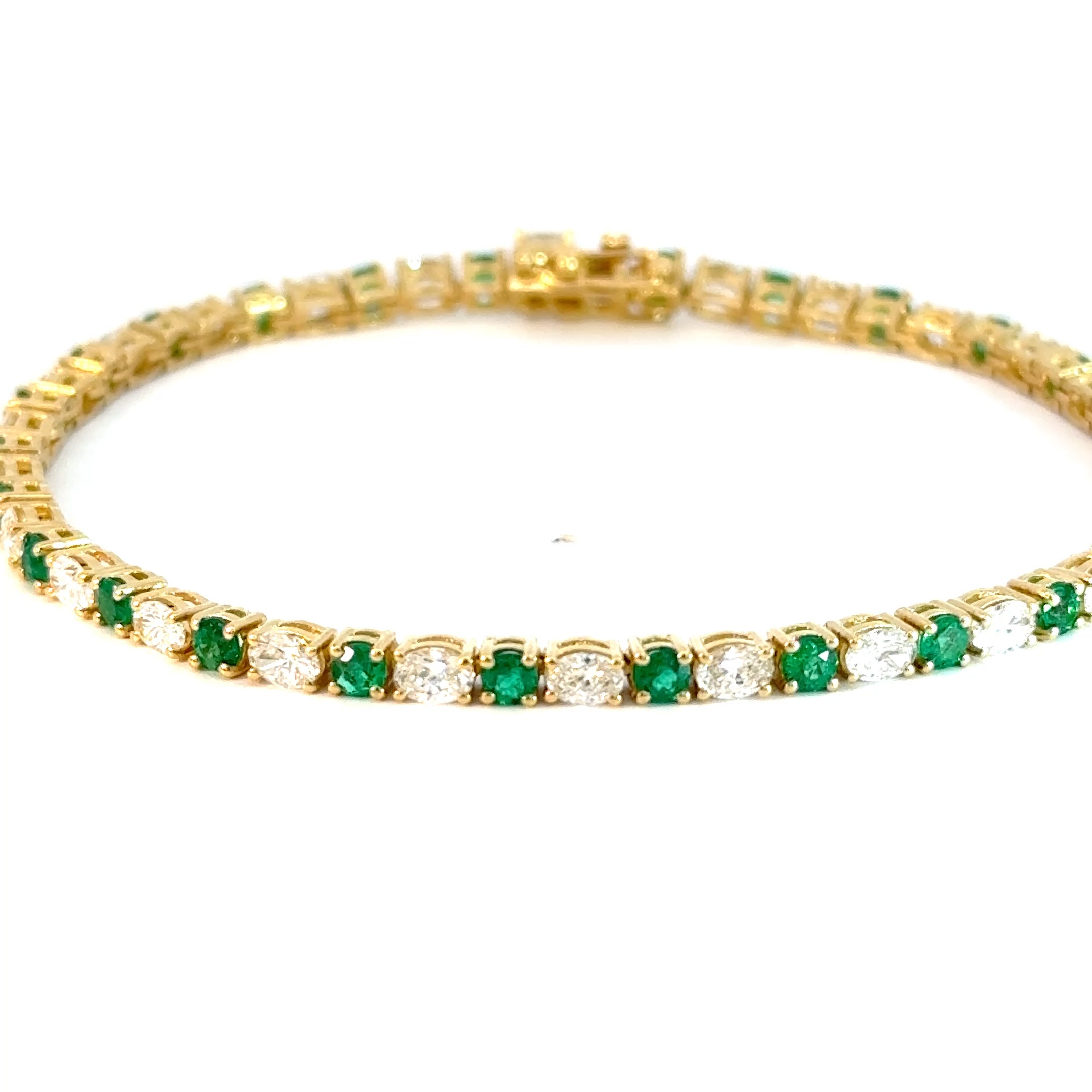 Pulsera Tennis Esmeraldas Redondas con Diamantes Oval Oro Amarillo