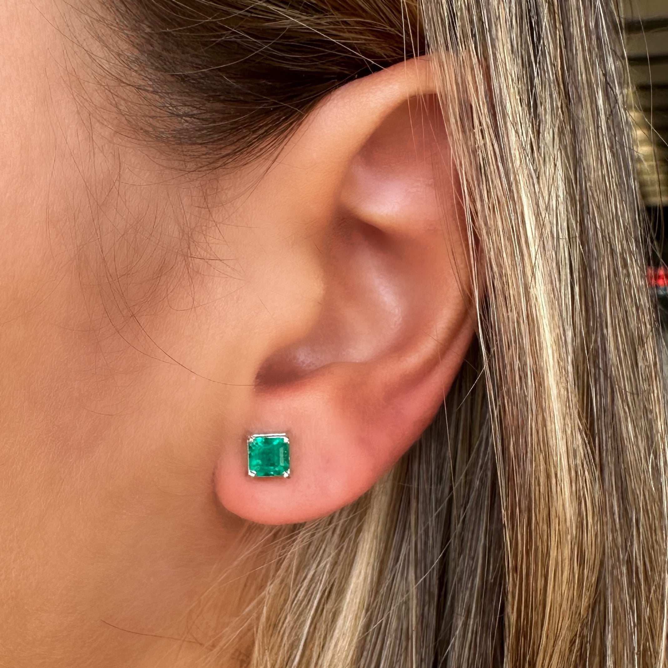 Aretes esmeraldas cuadradas 0,89 Cts Oro Blanco