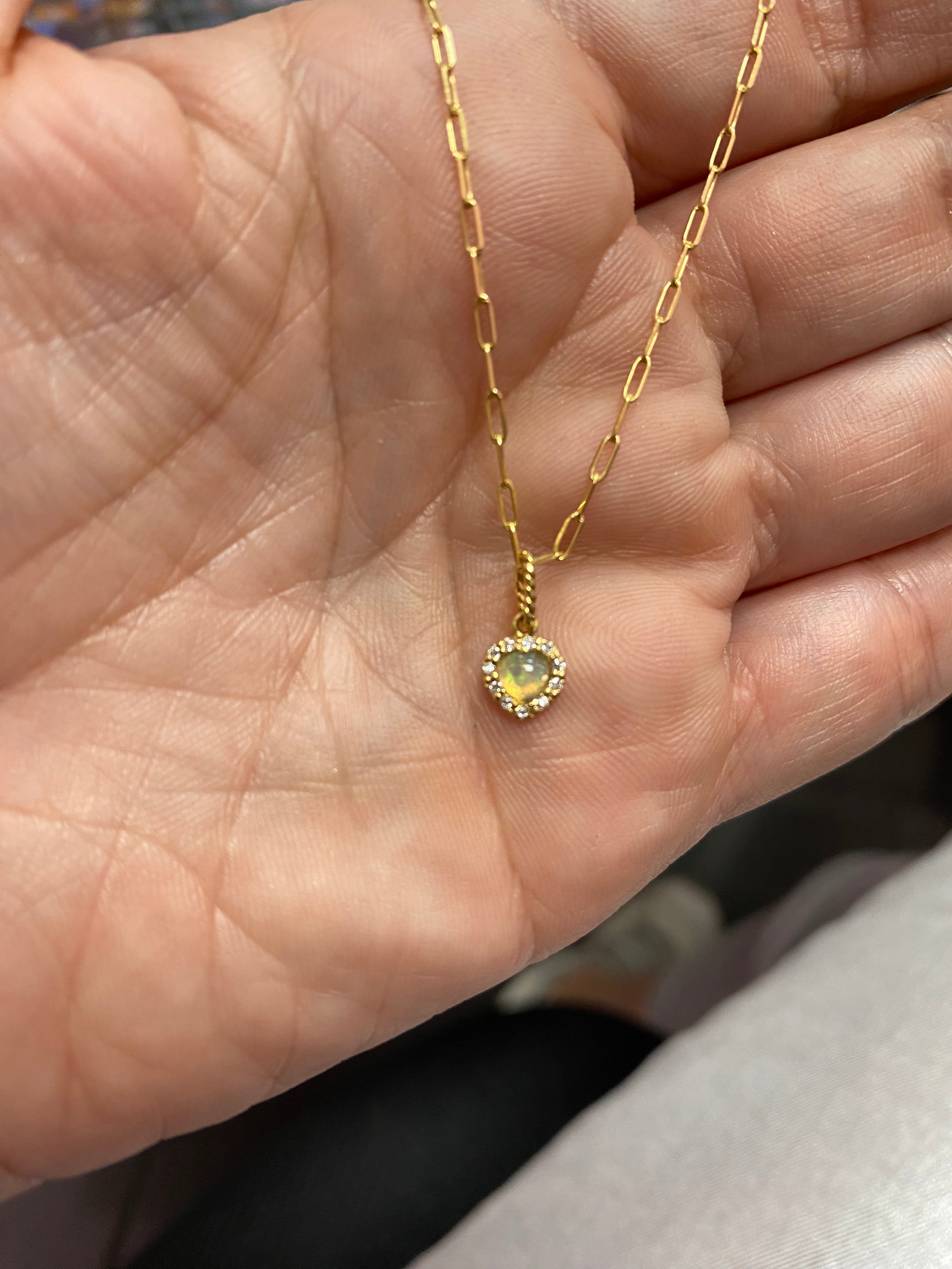 Dije Ópalo corazón y diamantes 4 mm
