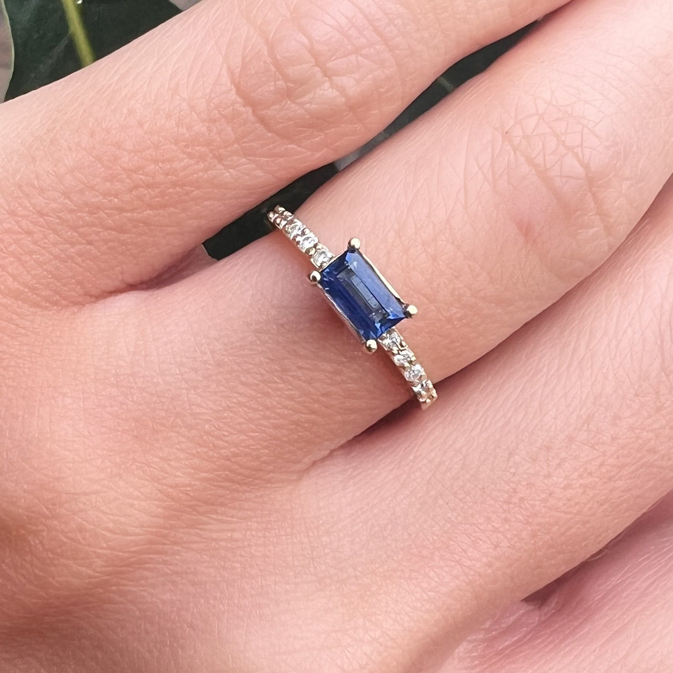 Anillo Baguette Zafiro Azul