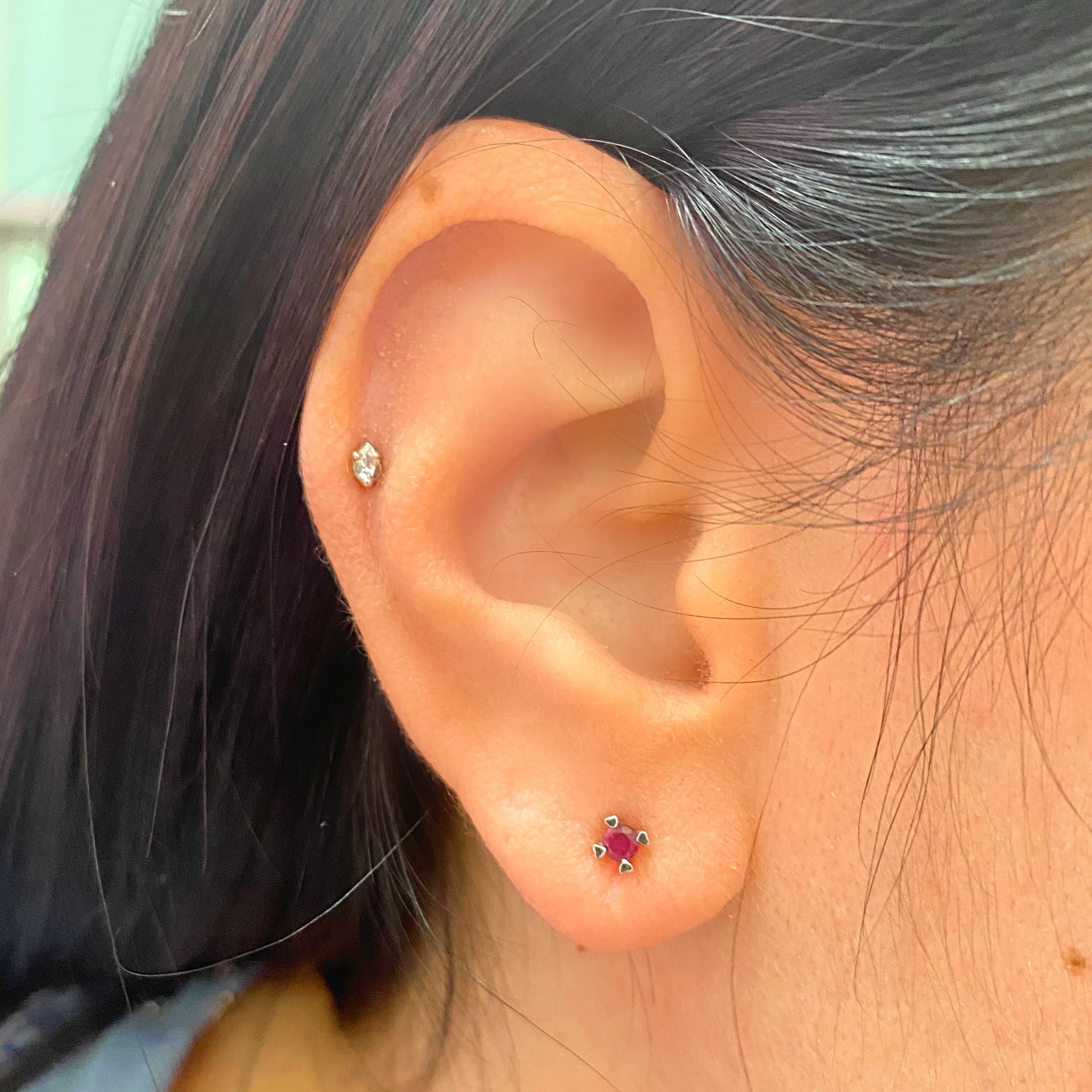 Arete love 3 mm oro blanco