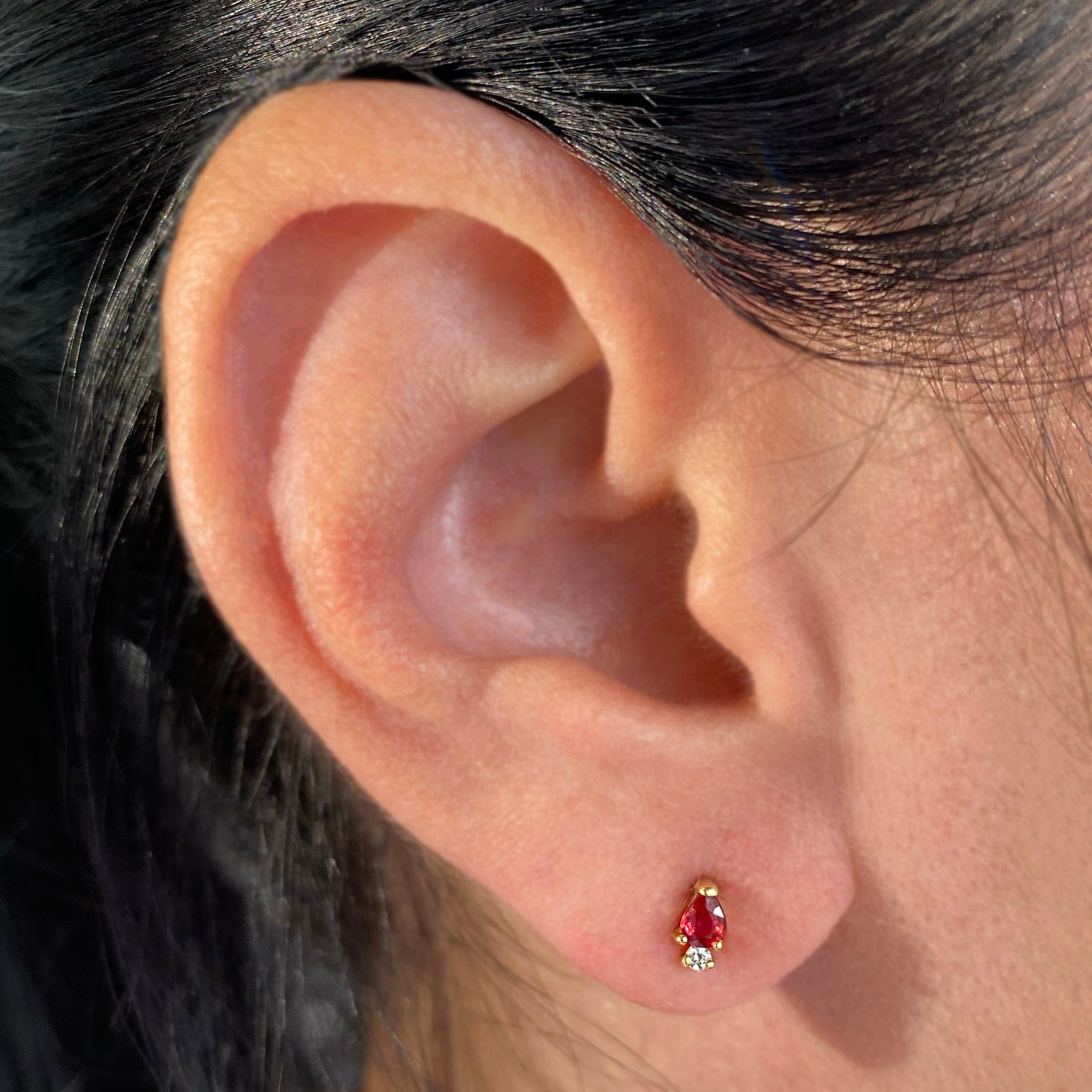 Arete gota con diamante