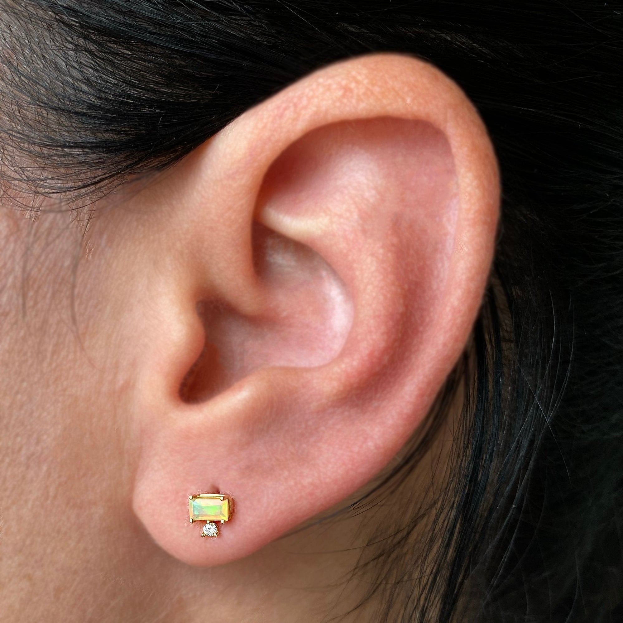 Arete mini corte baguette con diamante