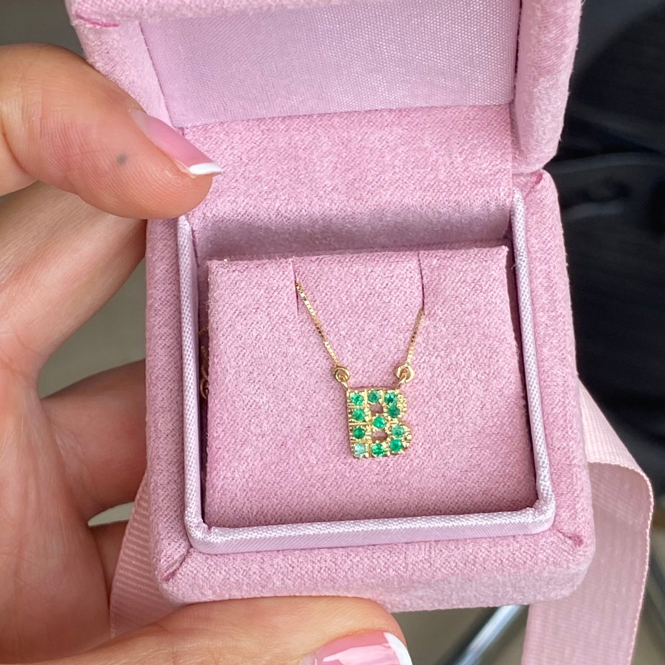 Collar Infinite iniciales