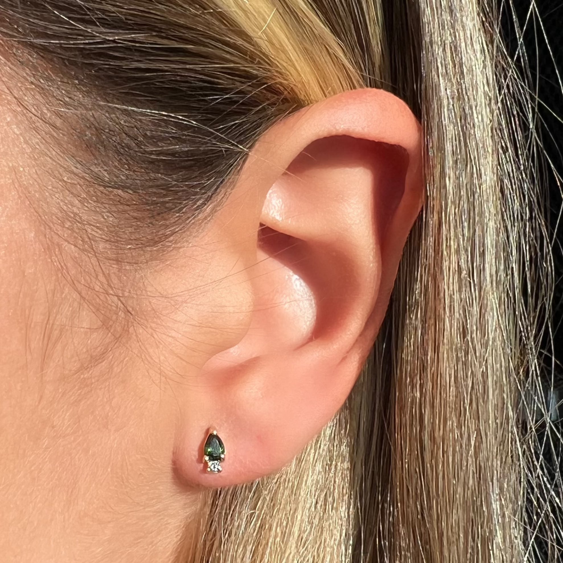 Arete gota con diamante