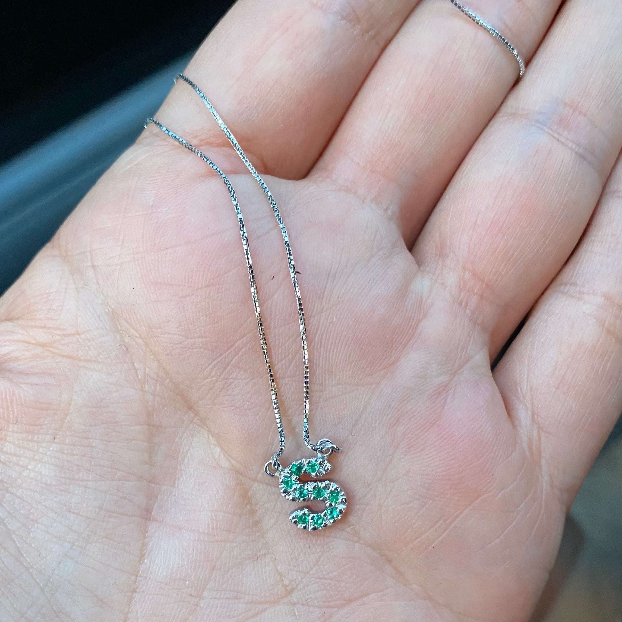 Collar Infinite iniciales