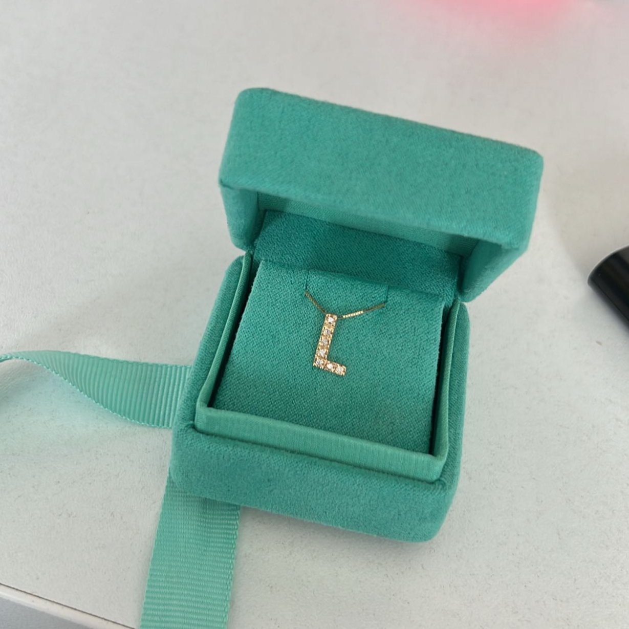 Collar Infinite iniciales